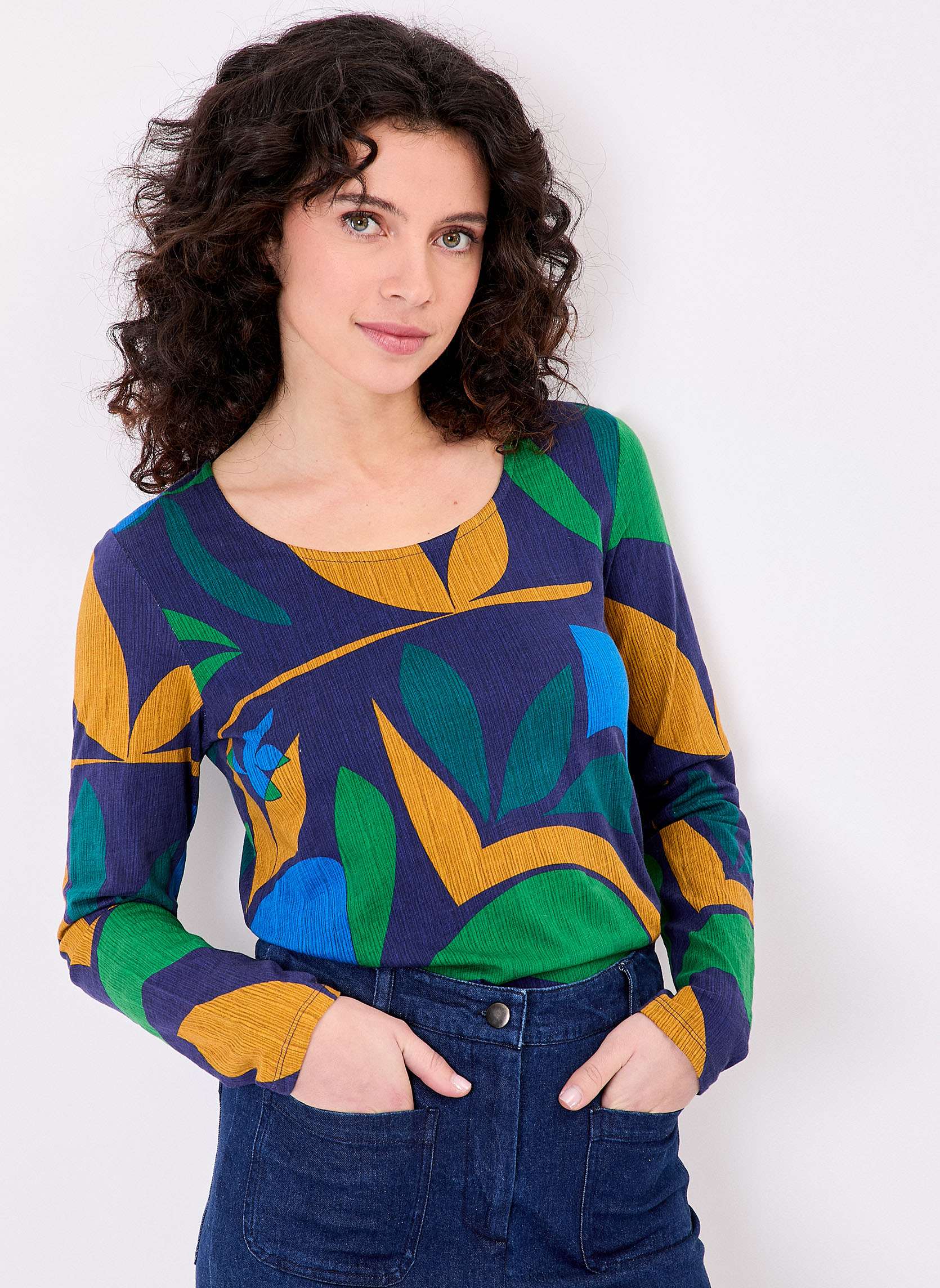 T-shirt femme coloris clair Karima rébus – La femme, la reine, la légende