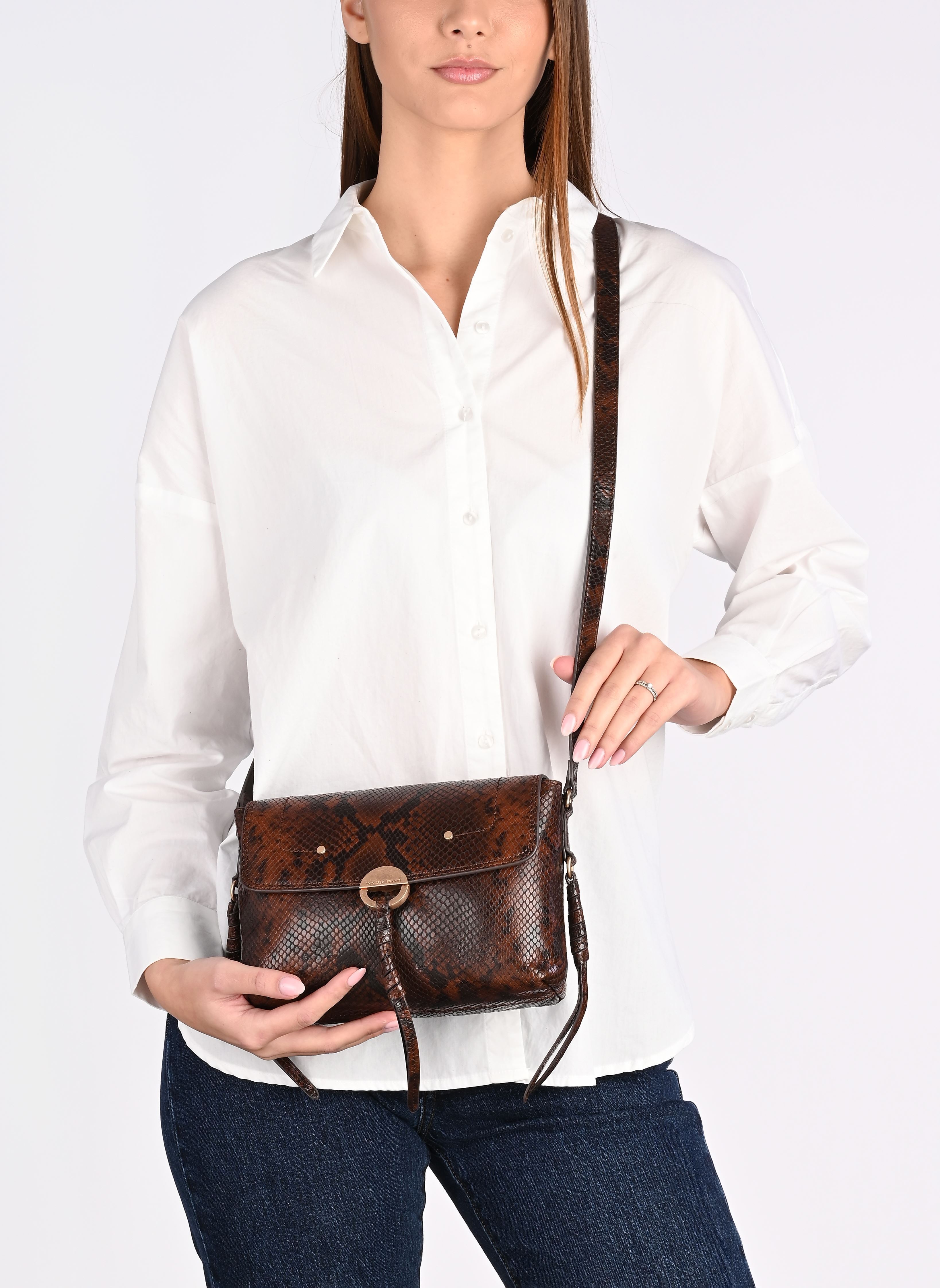 Pochettes Clutch Othilia En Cuir Veau Imprime Pyth femme marron Vanessa Bruno Pochettes Clutch Othilia En Cuir Veau Imprime Pyth femme marron FAUVE