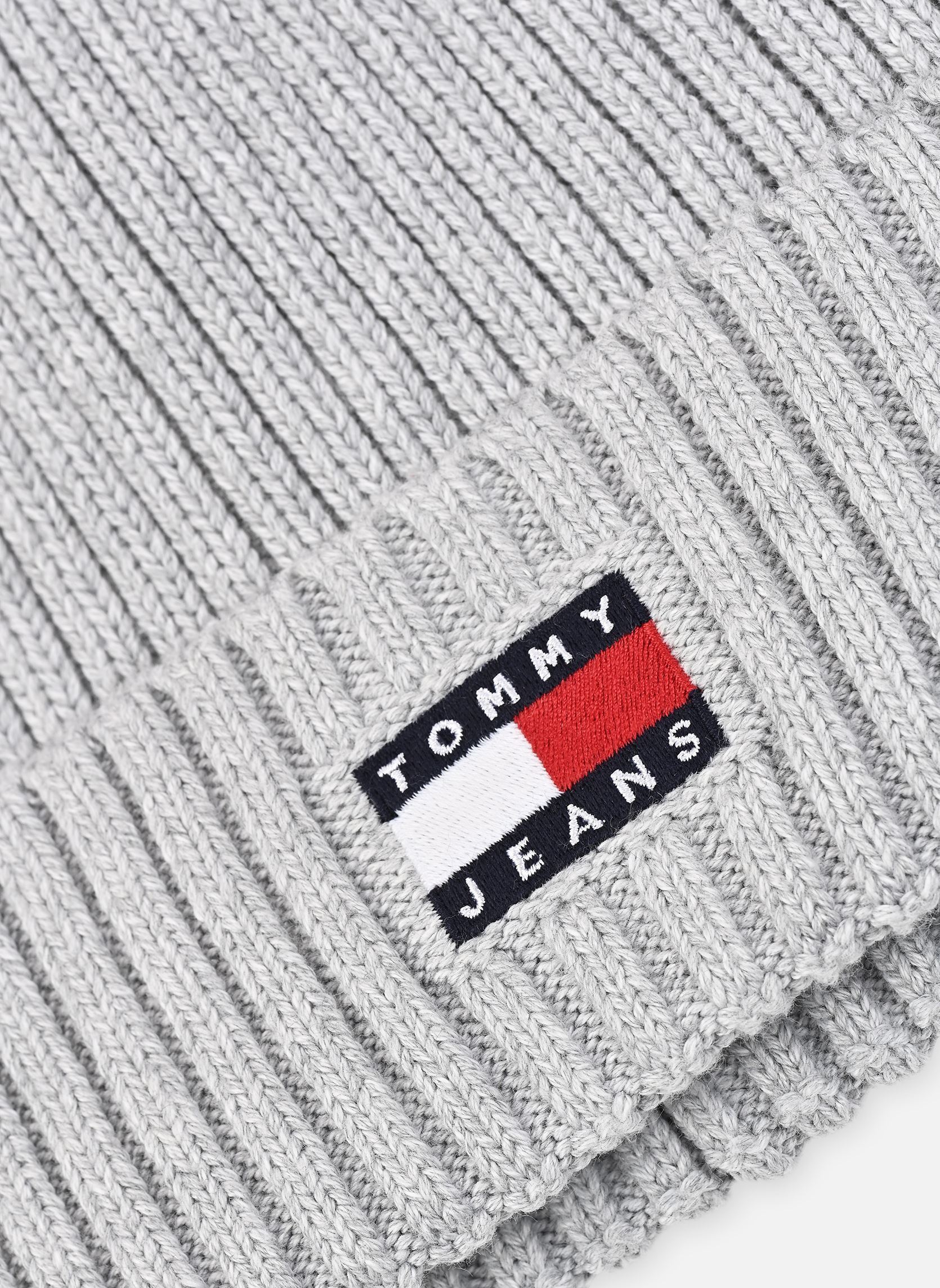 Bonnets Tjw Heritage Core Be AW0AW17899 homme gris Tommy Hilfiger Bonnets Tjw Heritage Core Be AW0AW17899 homme gris GREY