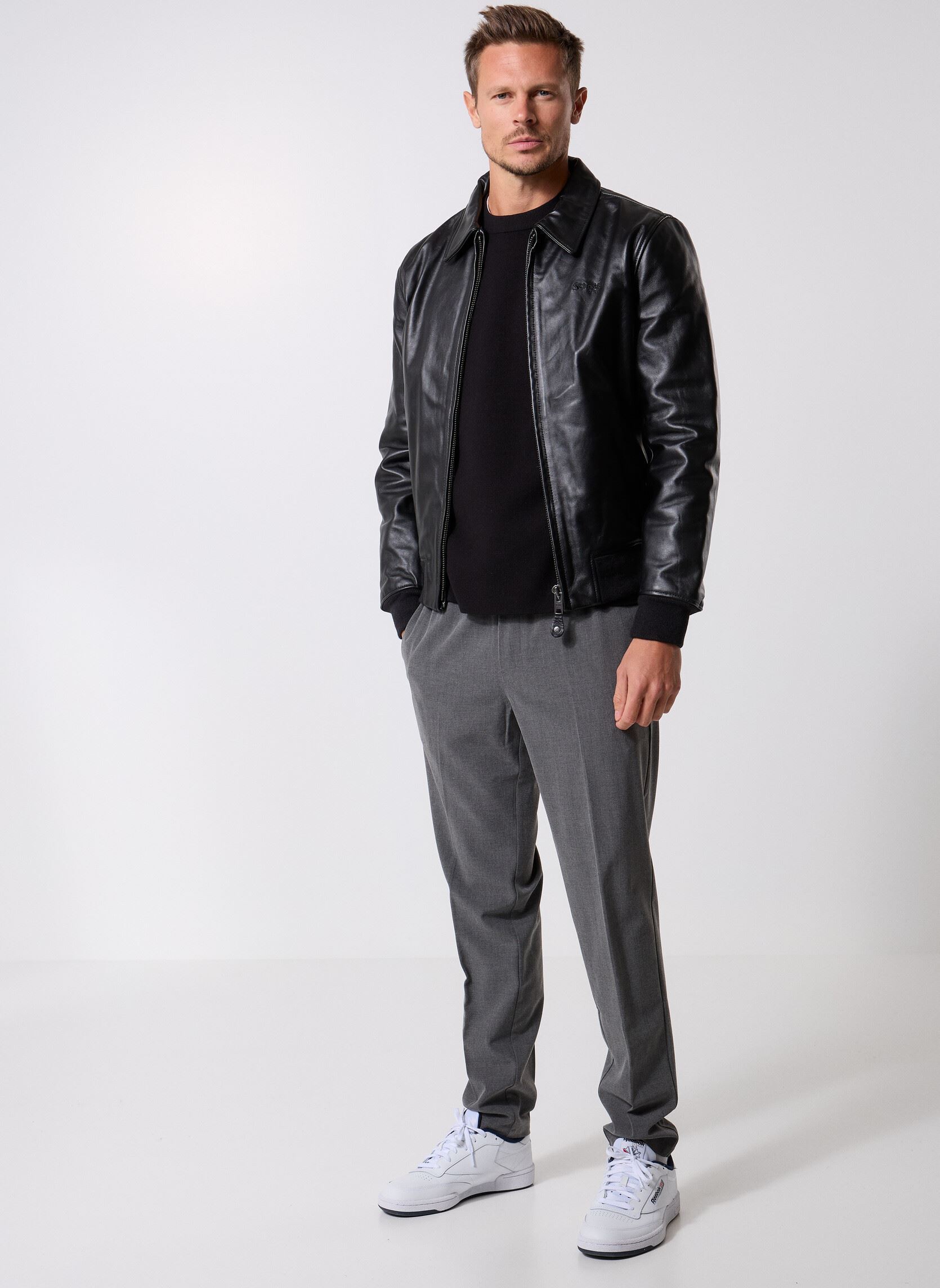 Pantalons chino Sasmithy trousers 15346 homme gris Samsoe Samsoe Pantalons chino Sasmithy trousers 15346 homme gris Dark Grey Mel.