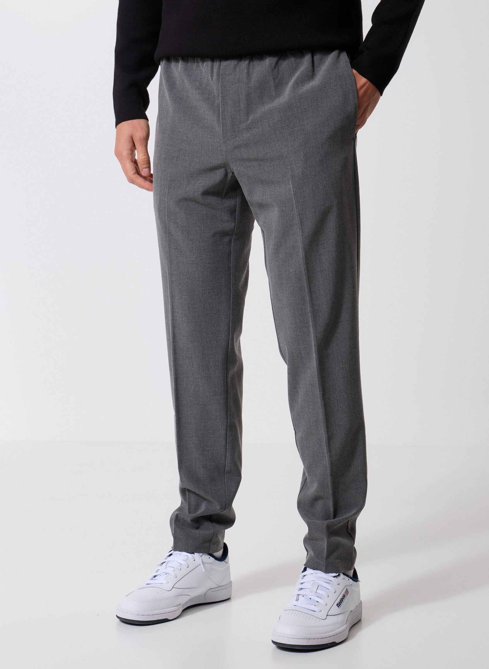 Pantalons chino Sasmithy trousers 15346 homme gris Samsoe Samsoe Pantalons chino Sasmithy trousers 15346 homme gris Dark Grey Mel.