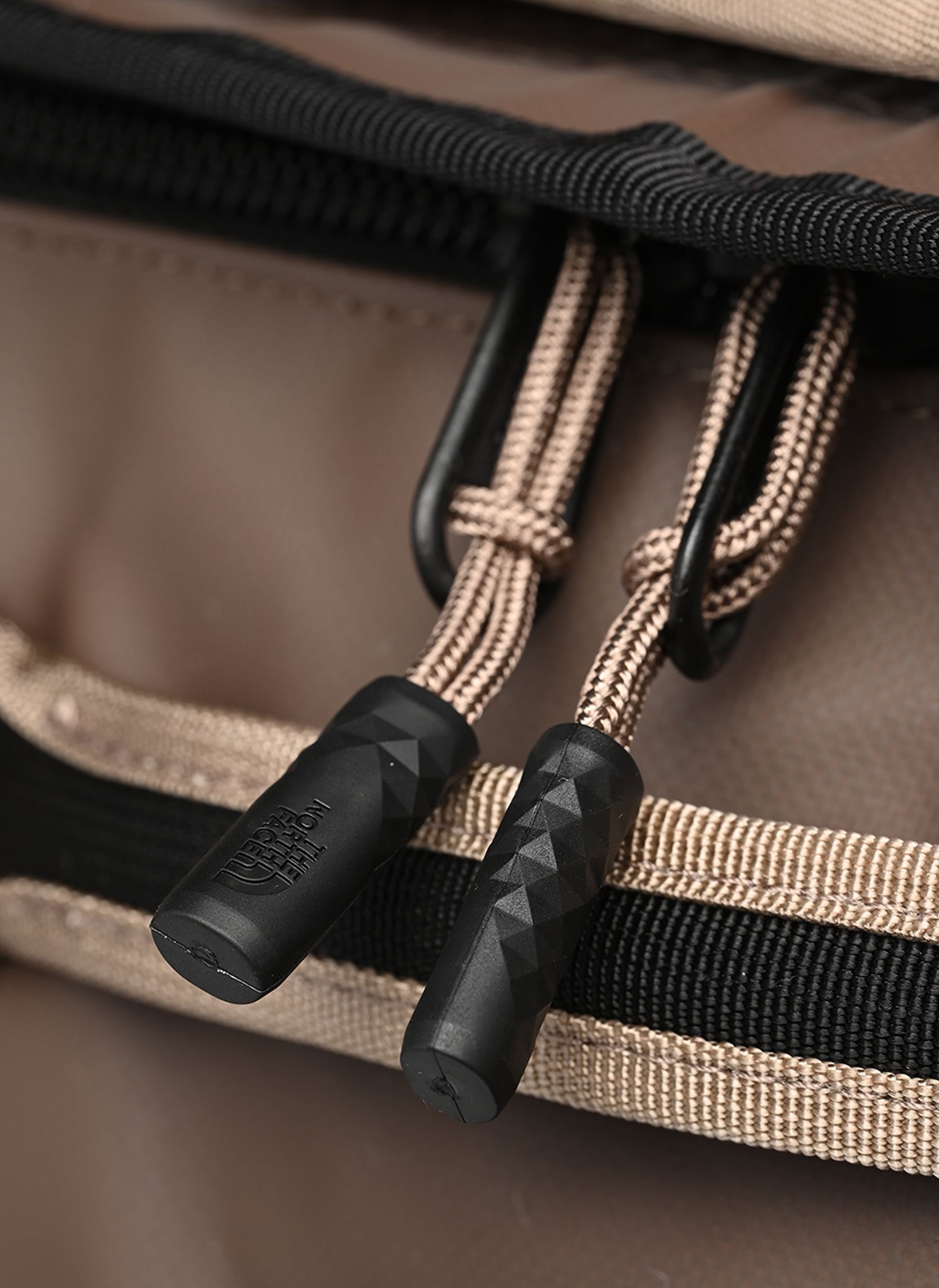 Sacs de voyage Base Camp Duffel - S homme marron The North Face Sacs de voyage Base Camp Duffel - S homme marron SMOKEY BROWN/TNF BLACK