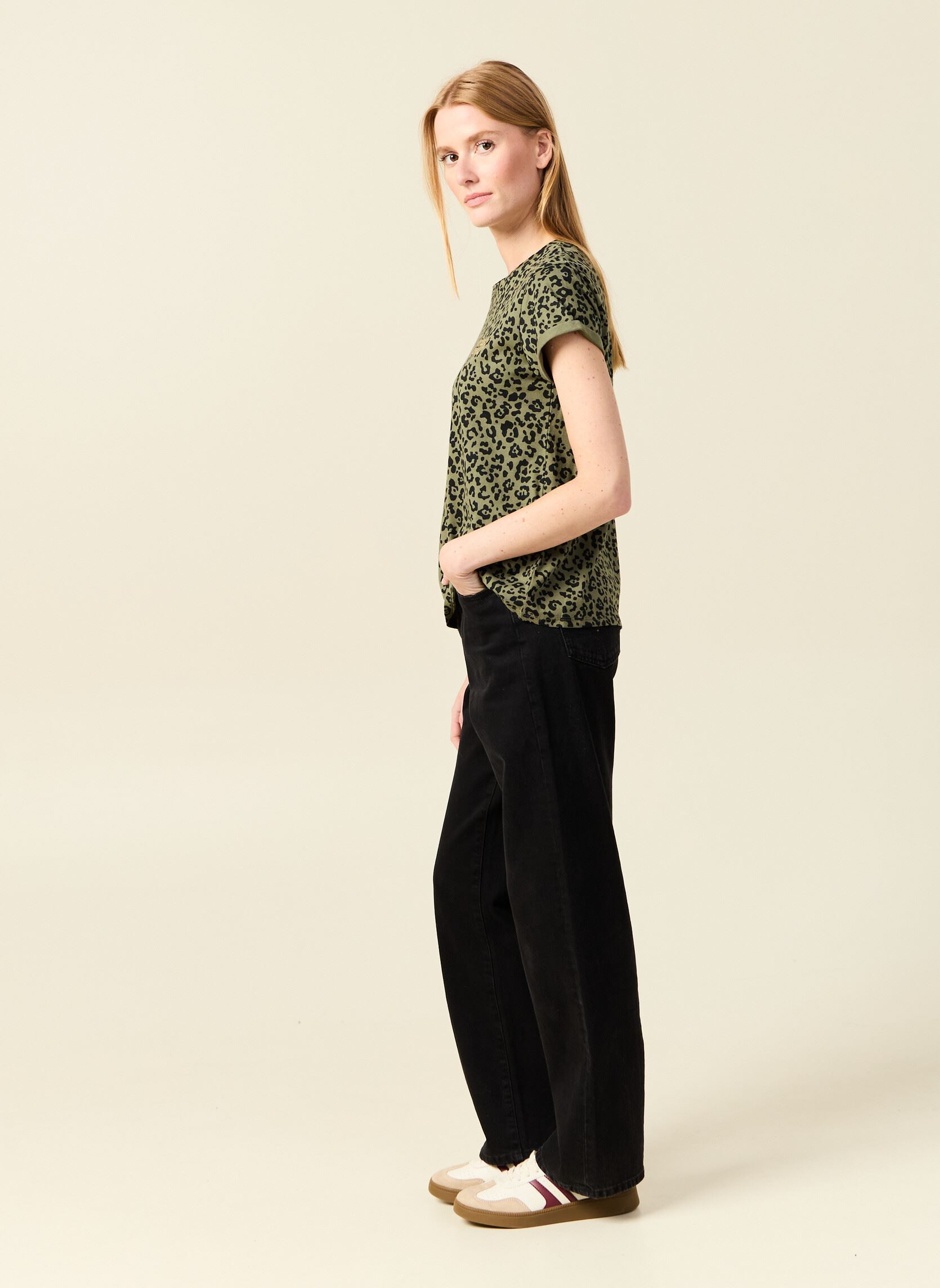 Tee-shirts manches courtes LEOCOUF femme vert Bonobo Tee-shirts manches courtes LEOCOUF femme vert ANI-BIMILEO-GR