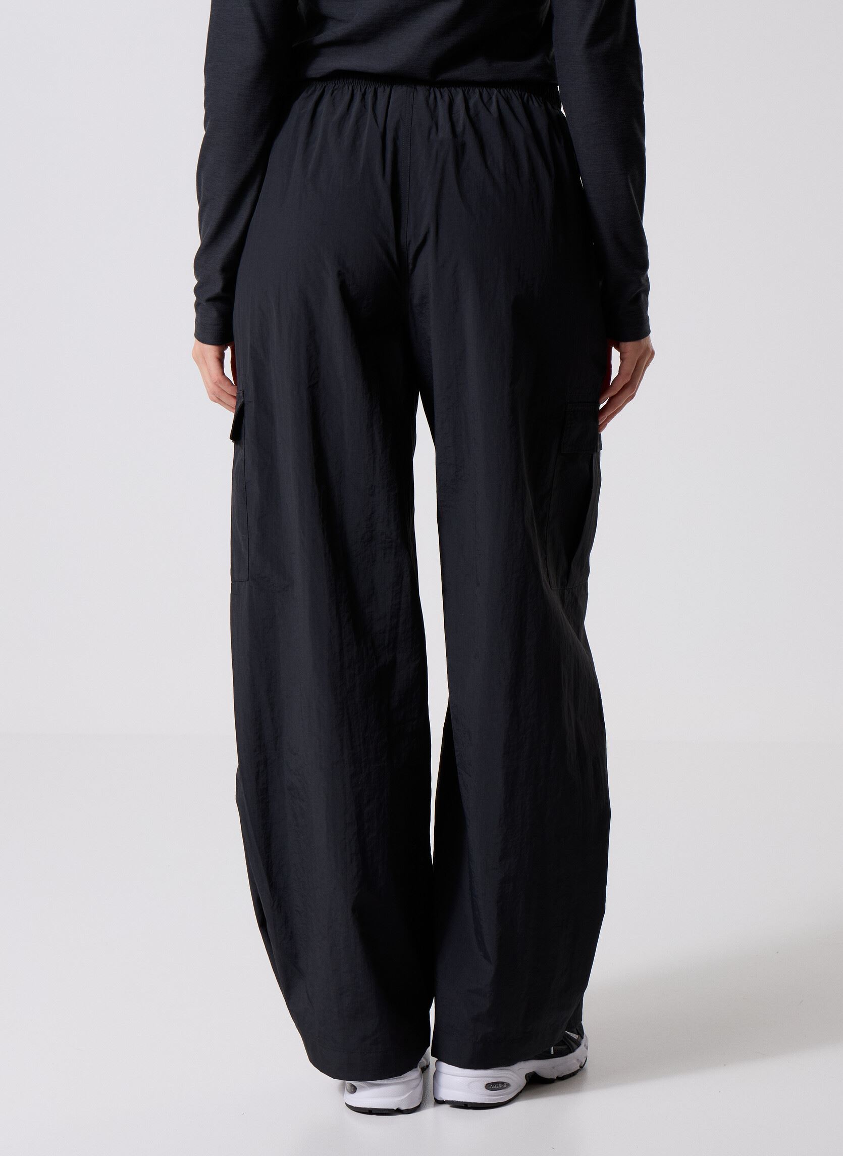 Cargohosen Woven Cargo Pant damen schwarz New Balance Cargohosen Woven Cargo Pant damen schwarz Black
