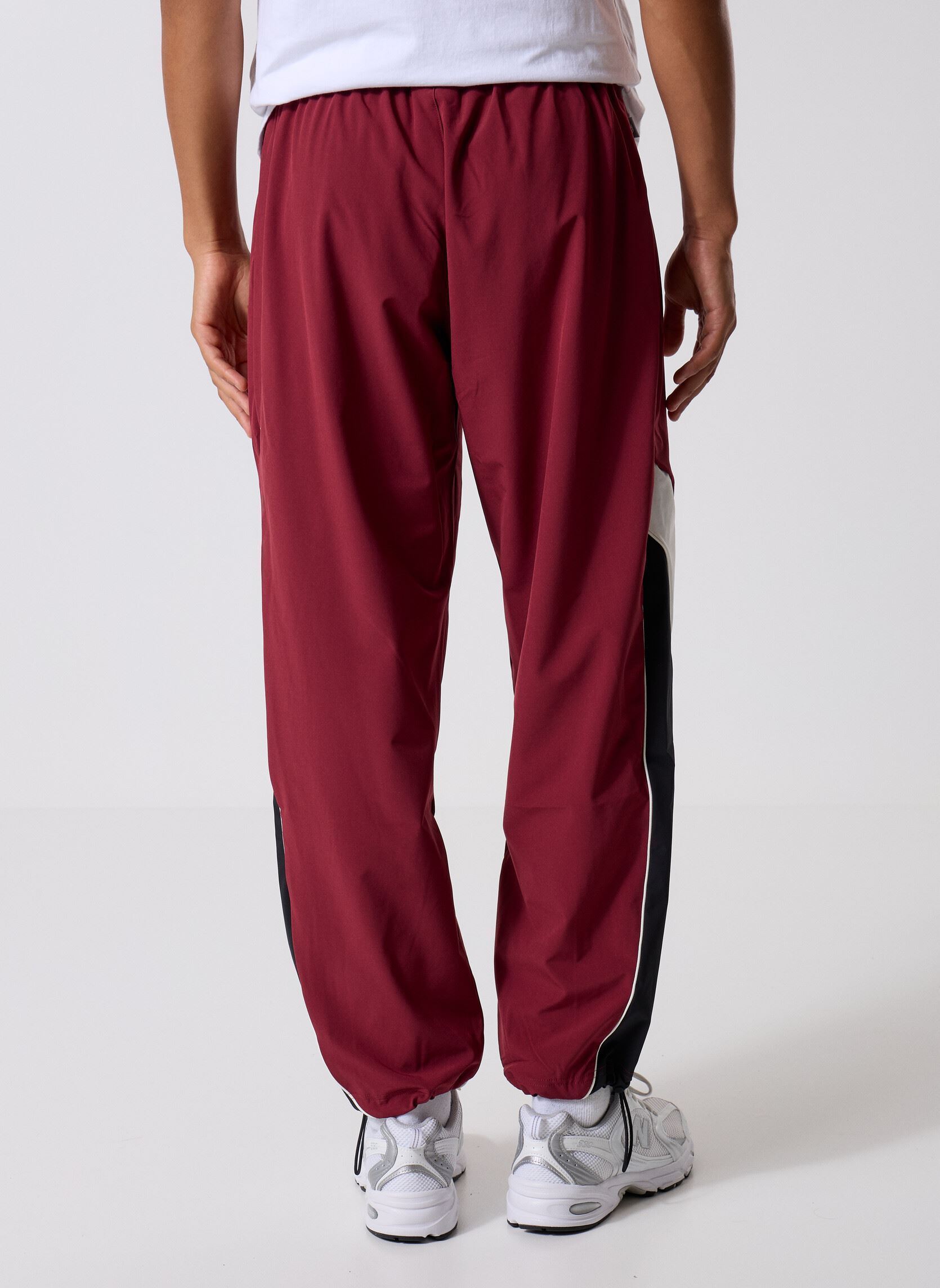 Joggings In Game Woven Track Pant homme bordeaux New Balance Joggings In Game Woven Track Pant homme bordeaux MONARCH BURGUNDY
