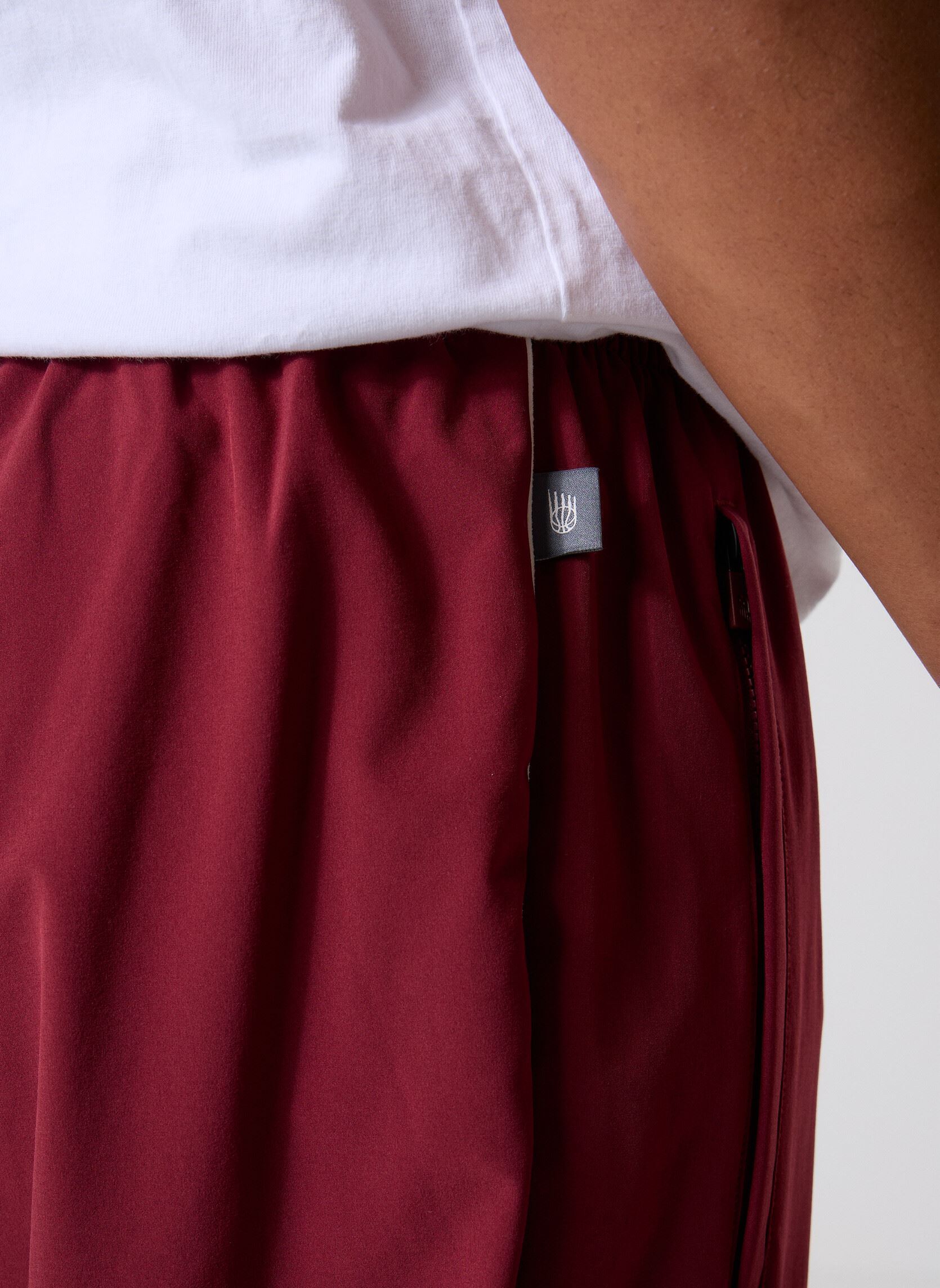 Joggings In Game Woven Track Pant homme bordeaux New Balance Joggings In Game Woven Track Pant homme bordeaux MONARCH BURGUNDY