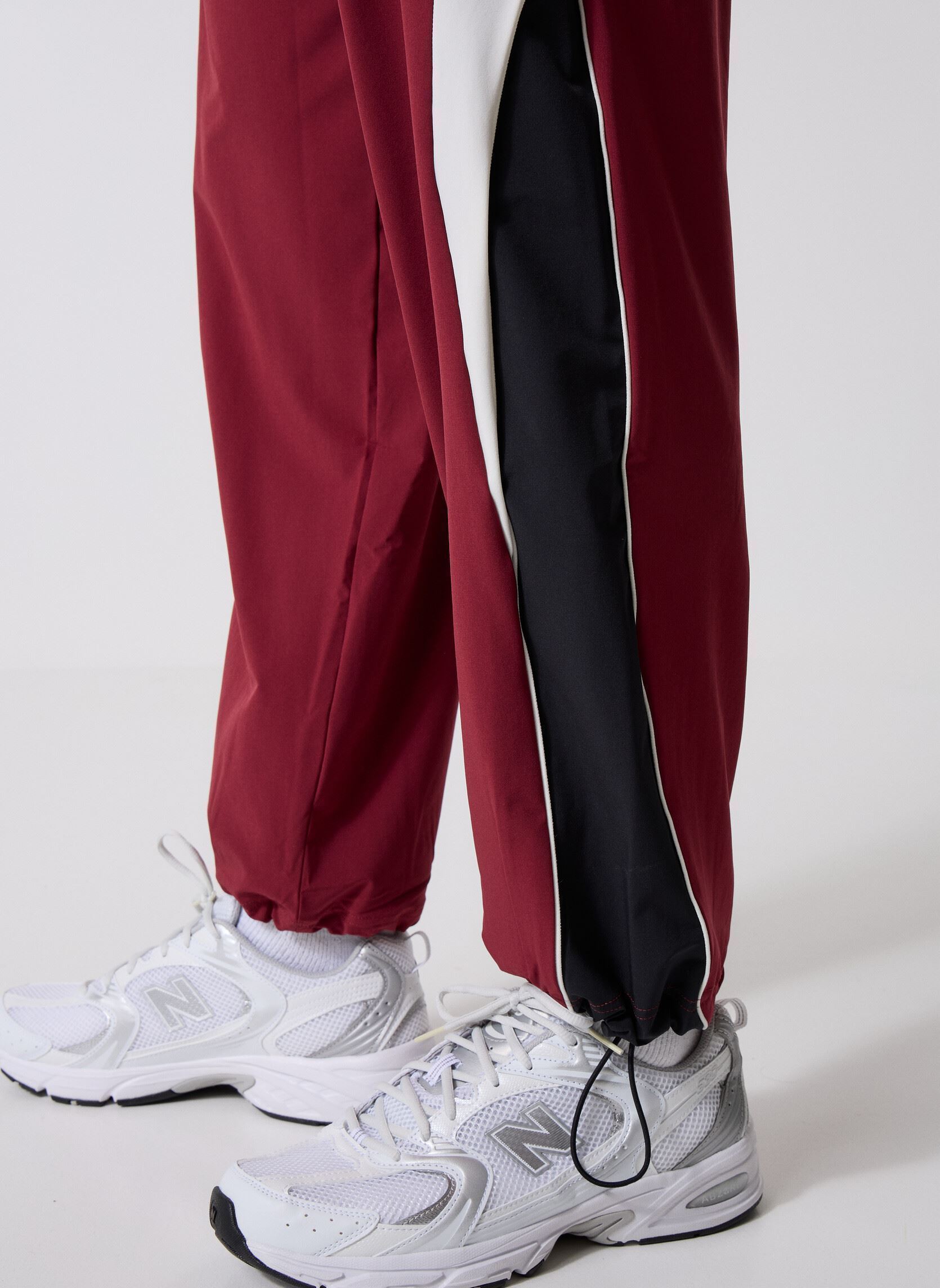 Joggings In Game Woven Track Pant homme bordeaux New Balance Joggings In Game Woven Track Pant homme bordeaux MONARCH BURGUNDY