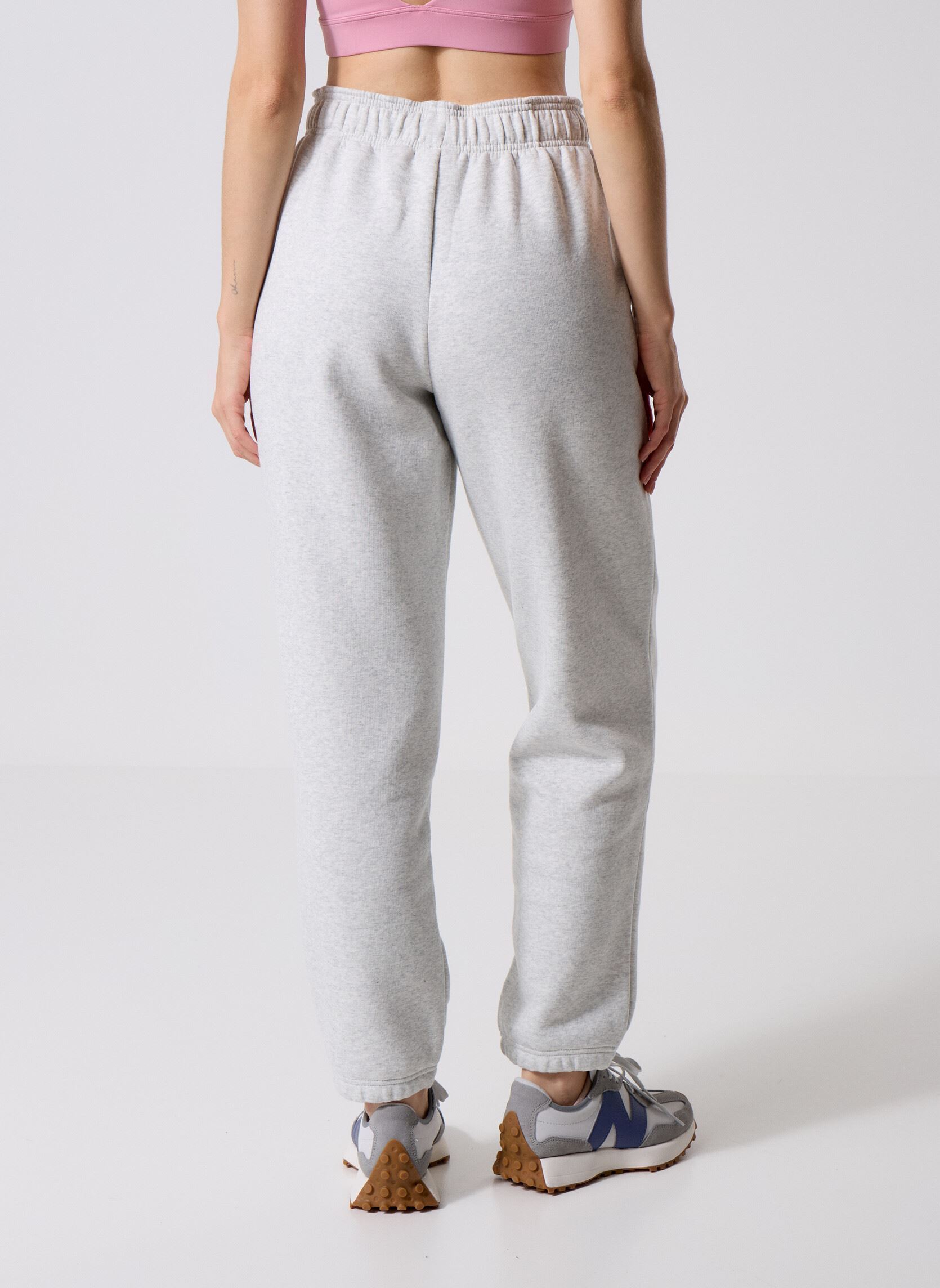 Bas de jogging Sport Essentials Fleece Jogger Women femme gris New Balance Bas de jogging Sport Essentials Fleece Jogger Women femme gris ASH HEATHER