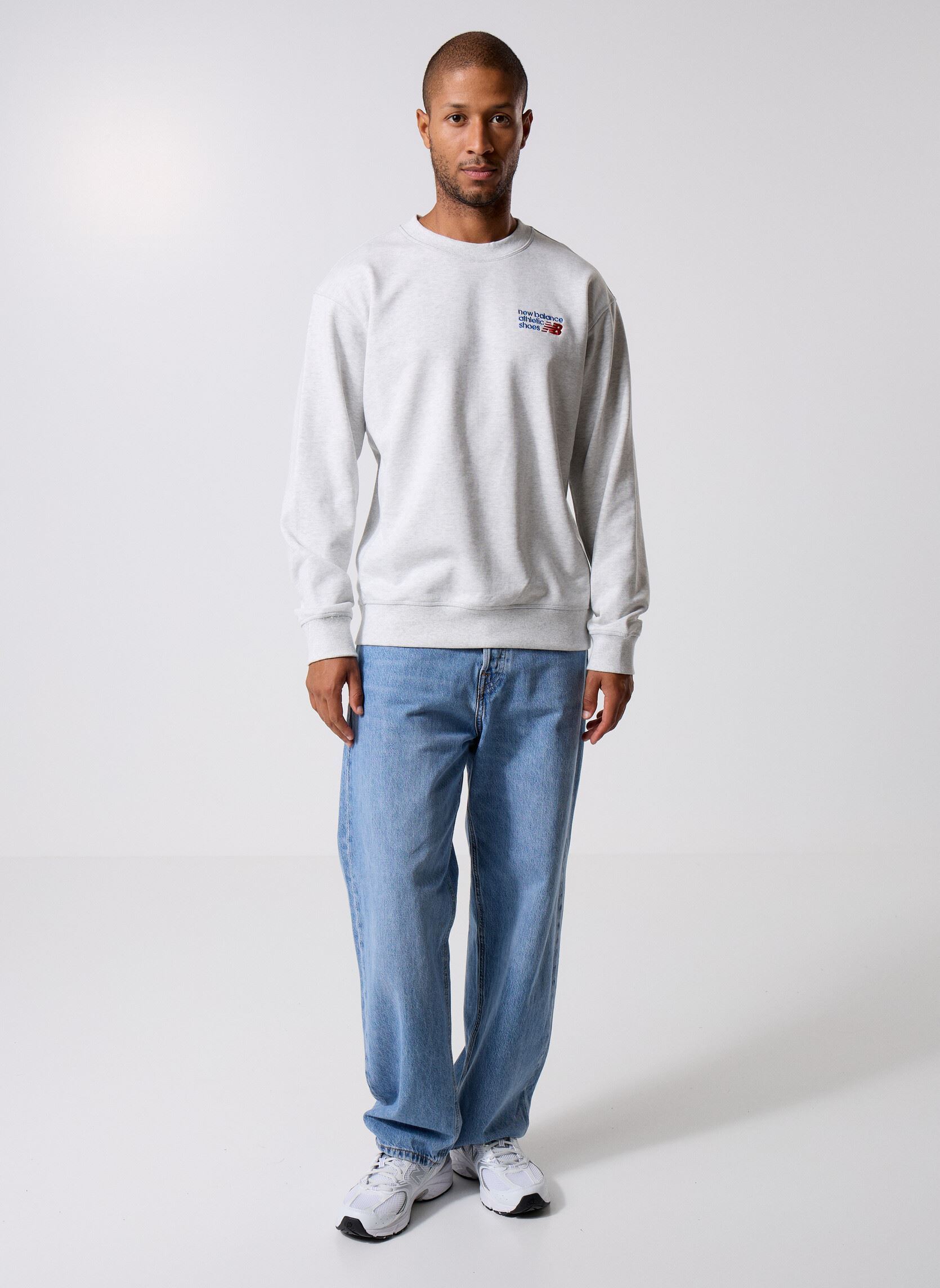 Sweats Athletics Premium Logo Crew homme gris New Balance Sweats Athletics Premium Logo Crew homme gris ASH HEATHER