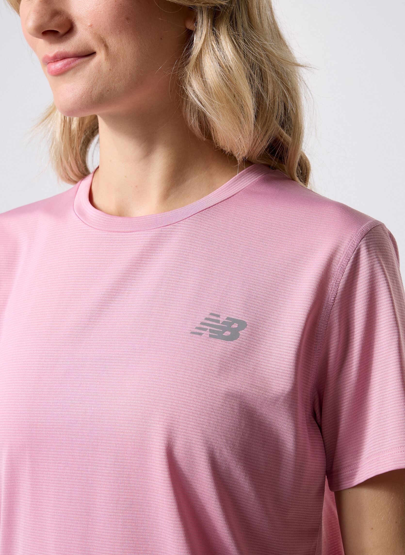 Kurzarm-T-Shirts Sport Essentials T-Shirt Women damen rosa New Balance Kurzarm-T-Shirts Sport Essentials T-Shirt Women damen rosa Pink Taffy
