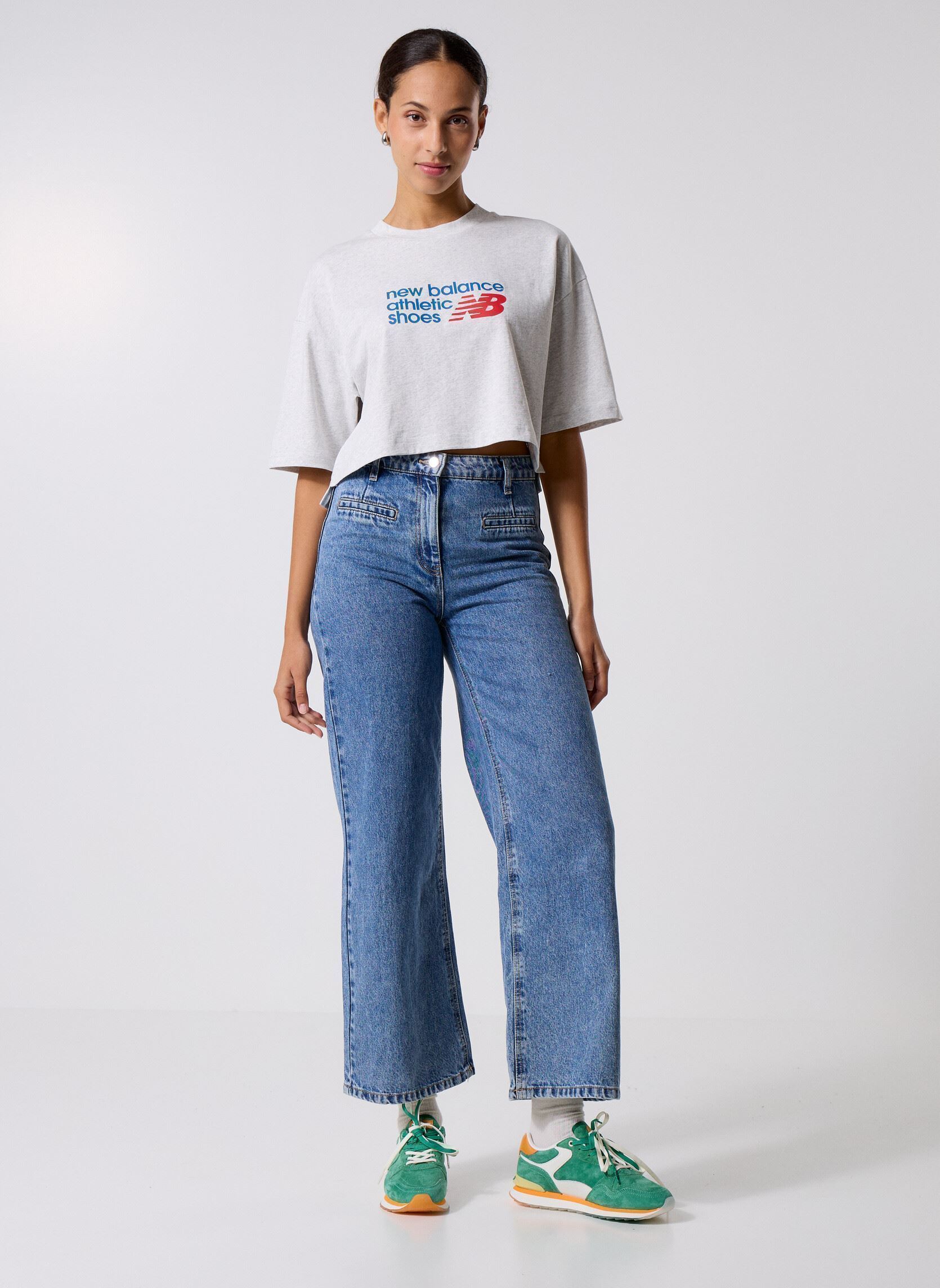 Tee-shirts manches courtes Athletics Premium Chest Logo Cropped T-S femme gris New Balance Tee-shirts manches courtes Athletics Premium Chest Logo Cropped T-S femme gris ASH HEATHER