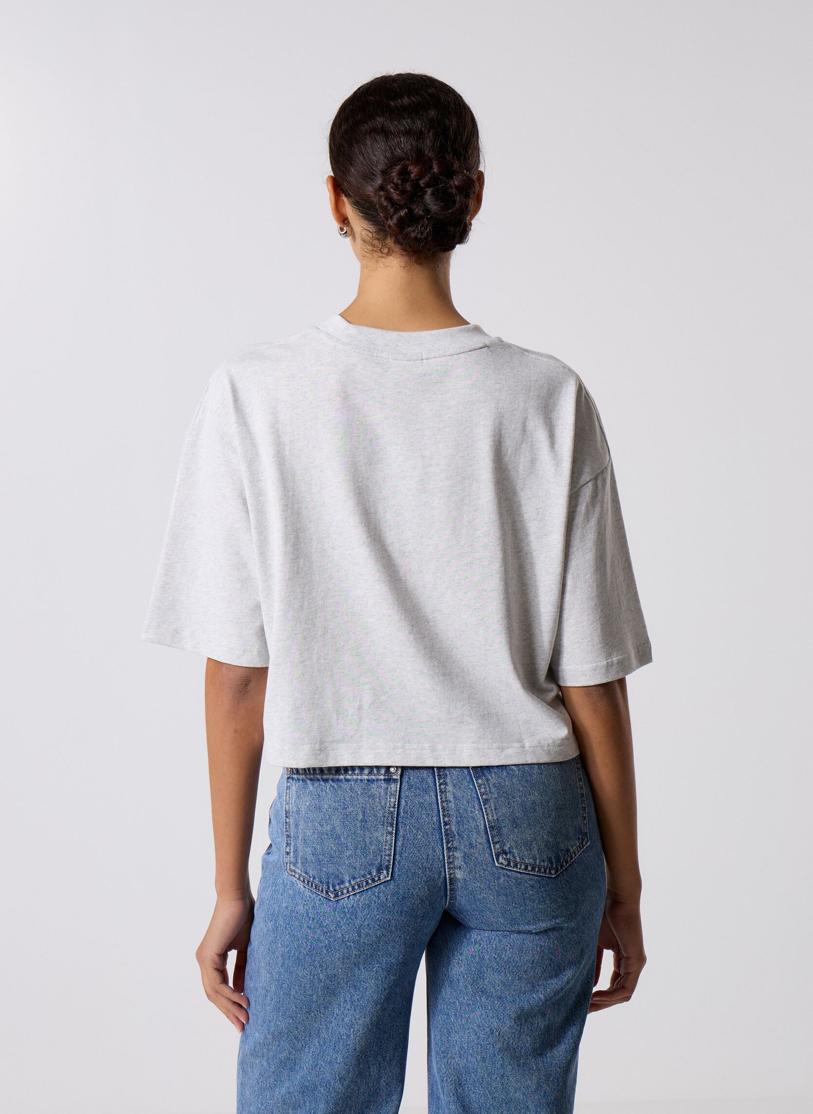 Tee-shirts manches courtes Athletics Premium Chest Logo Cropped T-S femme gris New Balance Tee-shirts manches courtes Athletics Premium Chest Logo Cropped T-S femme gris ASH HEATHER