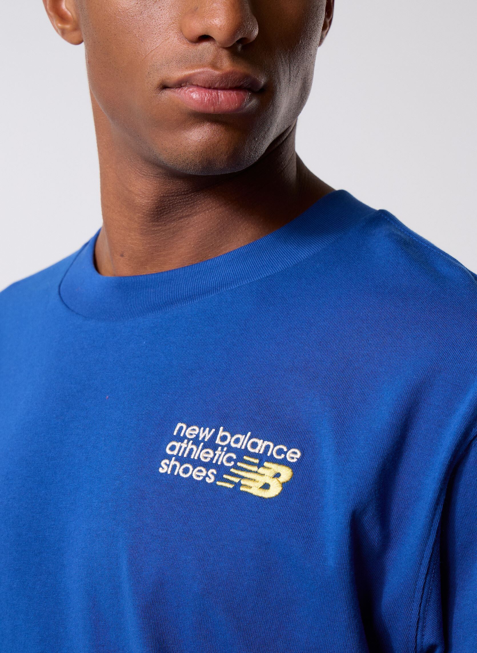 T-shirts met lange mouwen Athletics Premium Back Logo Long Sleeve heren blauw New Balance T-shirts met lange mouwen Athletics Premium Back Logo Long Sleeve heren blauw Galaxy Blue