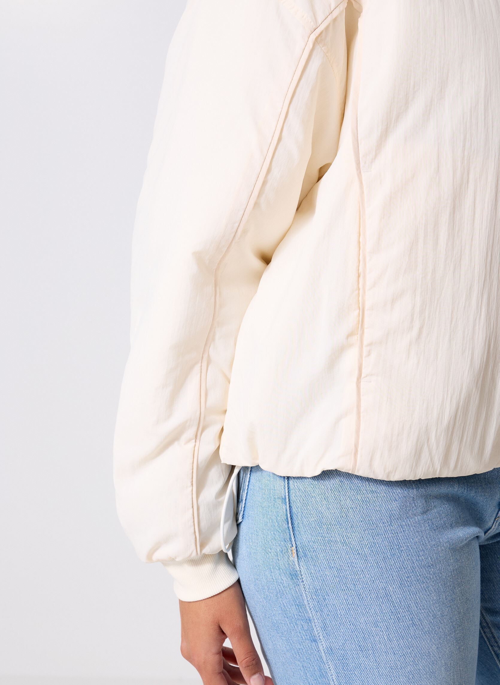 Blousons Linear Heritage Woven Bomber Jacket femme blanc New Balance Blousons Linear Heritage Woven Bomber Jacket femme blanc Permafrost