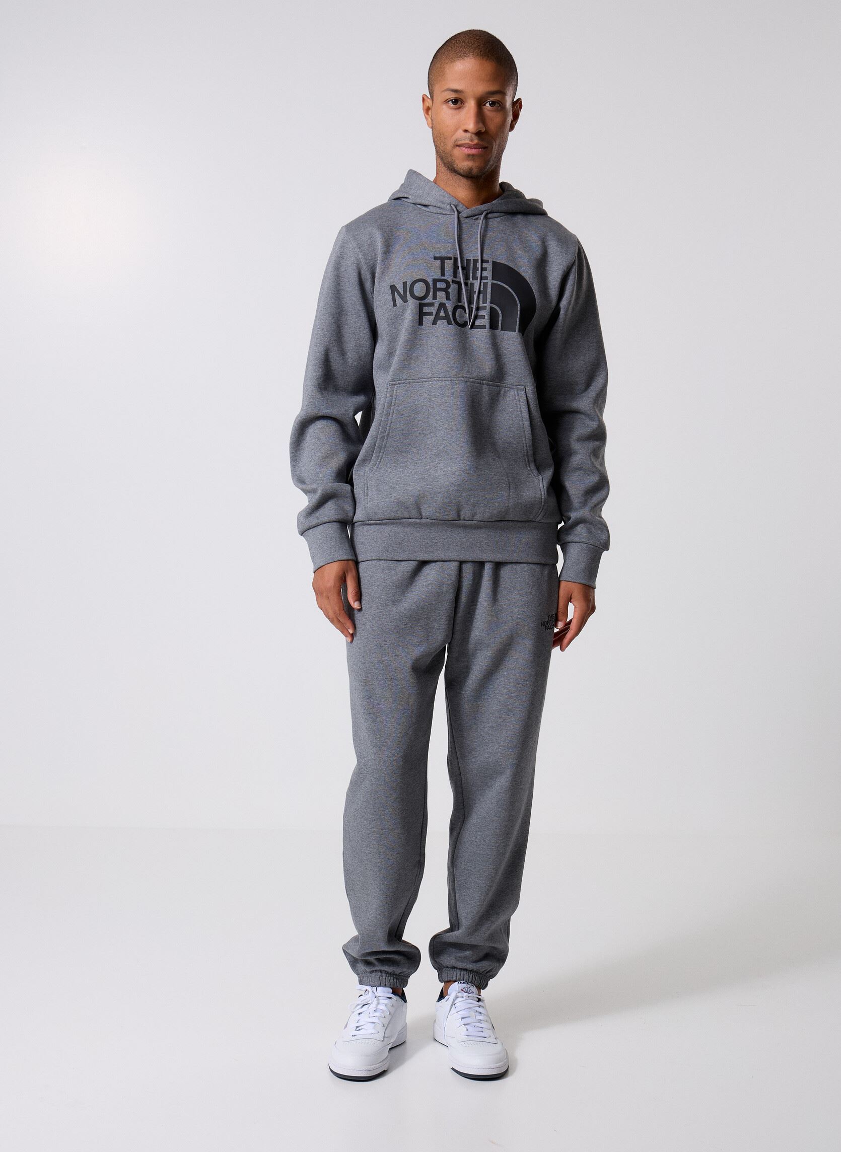 Joggingbroeken M Simple Dome Regular Tapered Jogger heren grijs The North Face Joggingbroeken M Simple Dome Regular Tapered Jogger heren grijs TNF MEDIUM GREY HEATHER