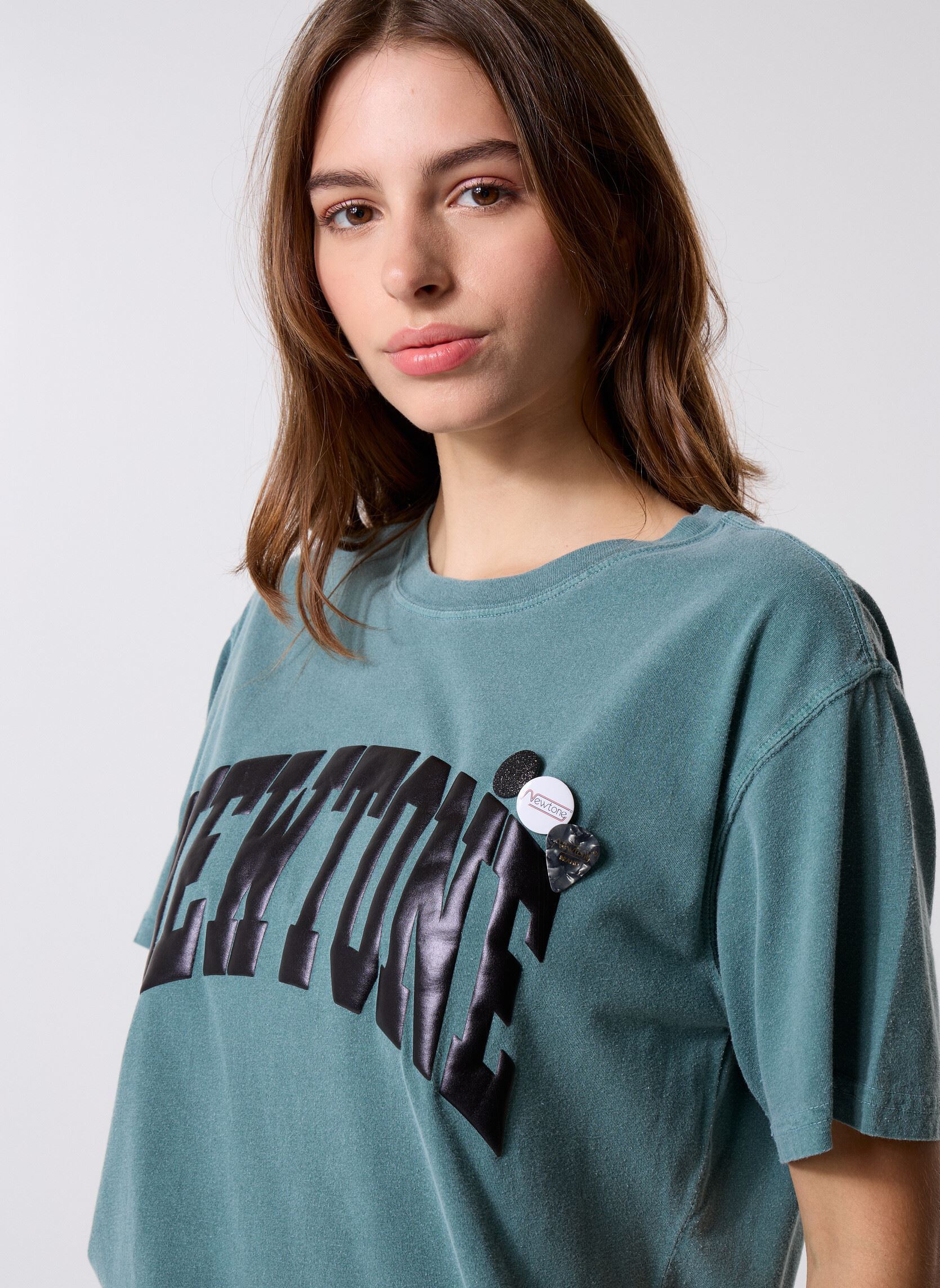 Tee-shirts manches courtes TSHIRT TRUCKER TONES femme vert Newtone Tee-shirts manches courtes TSHIRT TRUCKER TONES femme vert FOREST