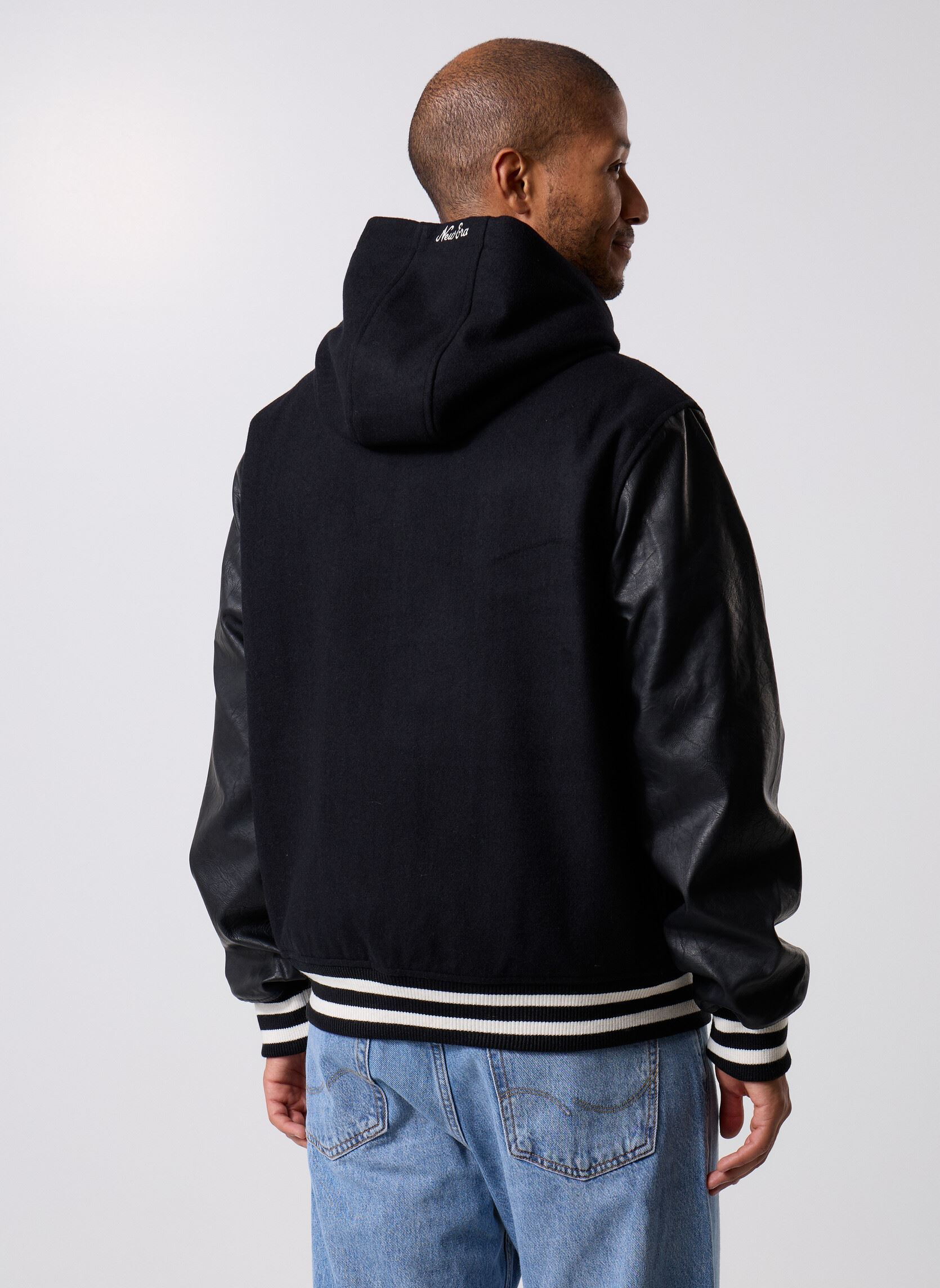Blousons New Era Hooded Vrsty Jckt homme noir New Era Blousons New Era Hooded Vrsty Jckt homme noir New Era Blk