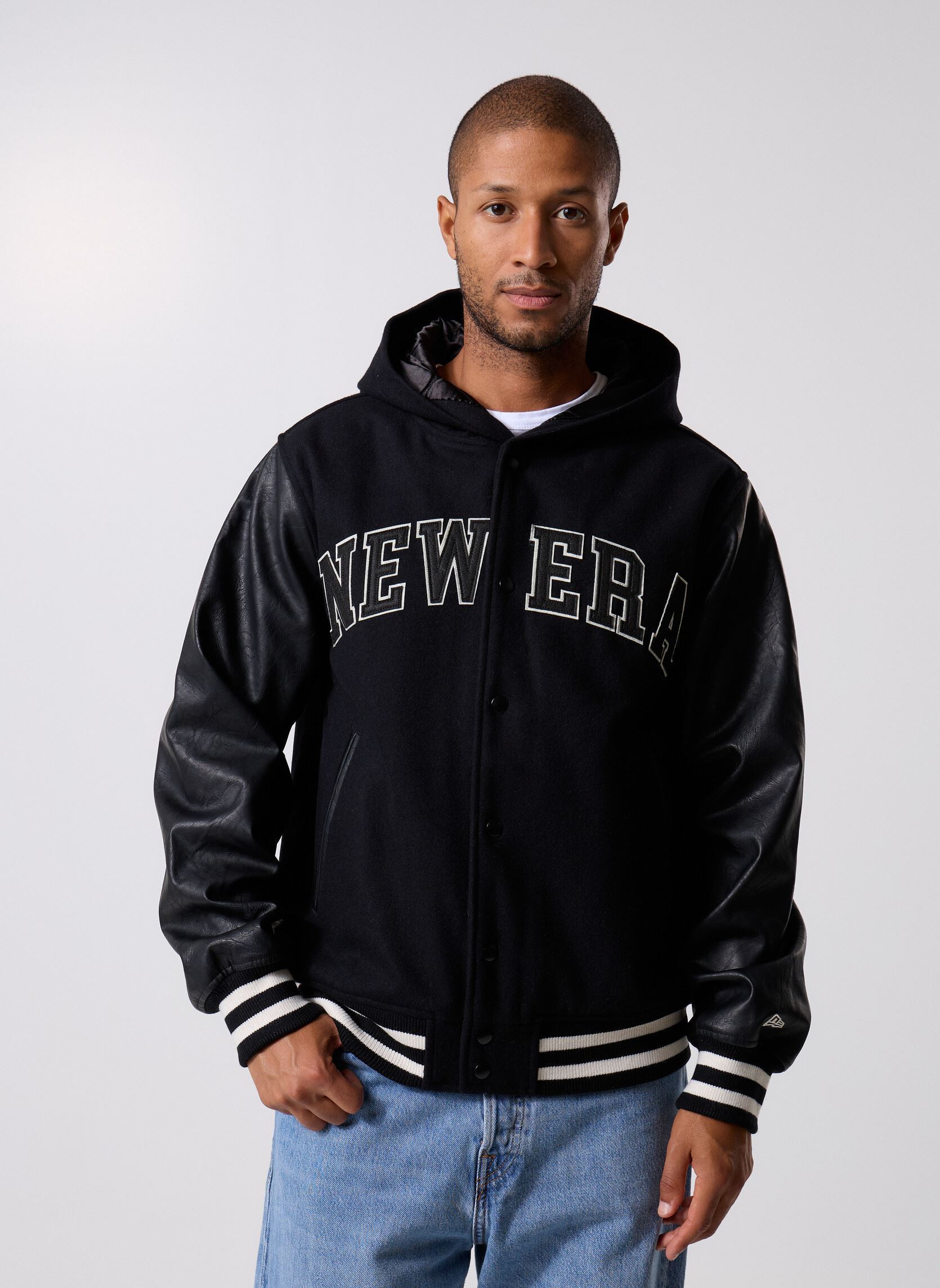 Blousons New Era Hooded Vrsty Jckt homme noir New Era Blousons New Era Hooded Vrsty Jckt homme noir New Era Blk