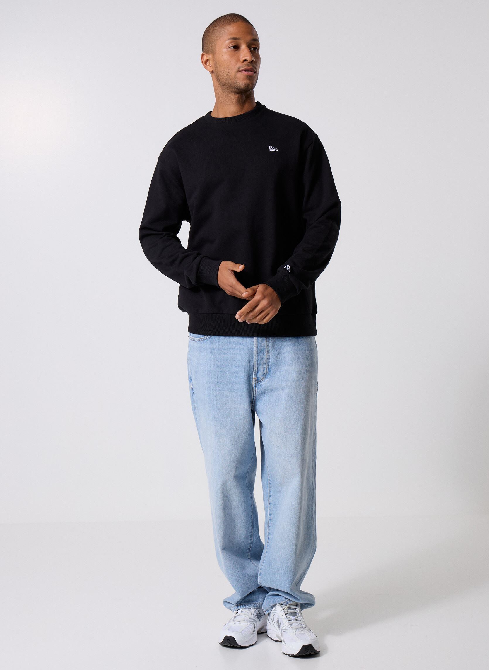 Sudaderas New Era Premium Essential Os Crew hombre negro New Era Sudaderas New Era Premium Essential Os Crew hombre negro NEW ERA BLK