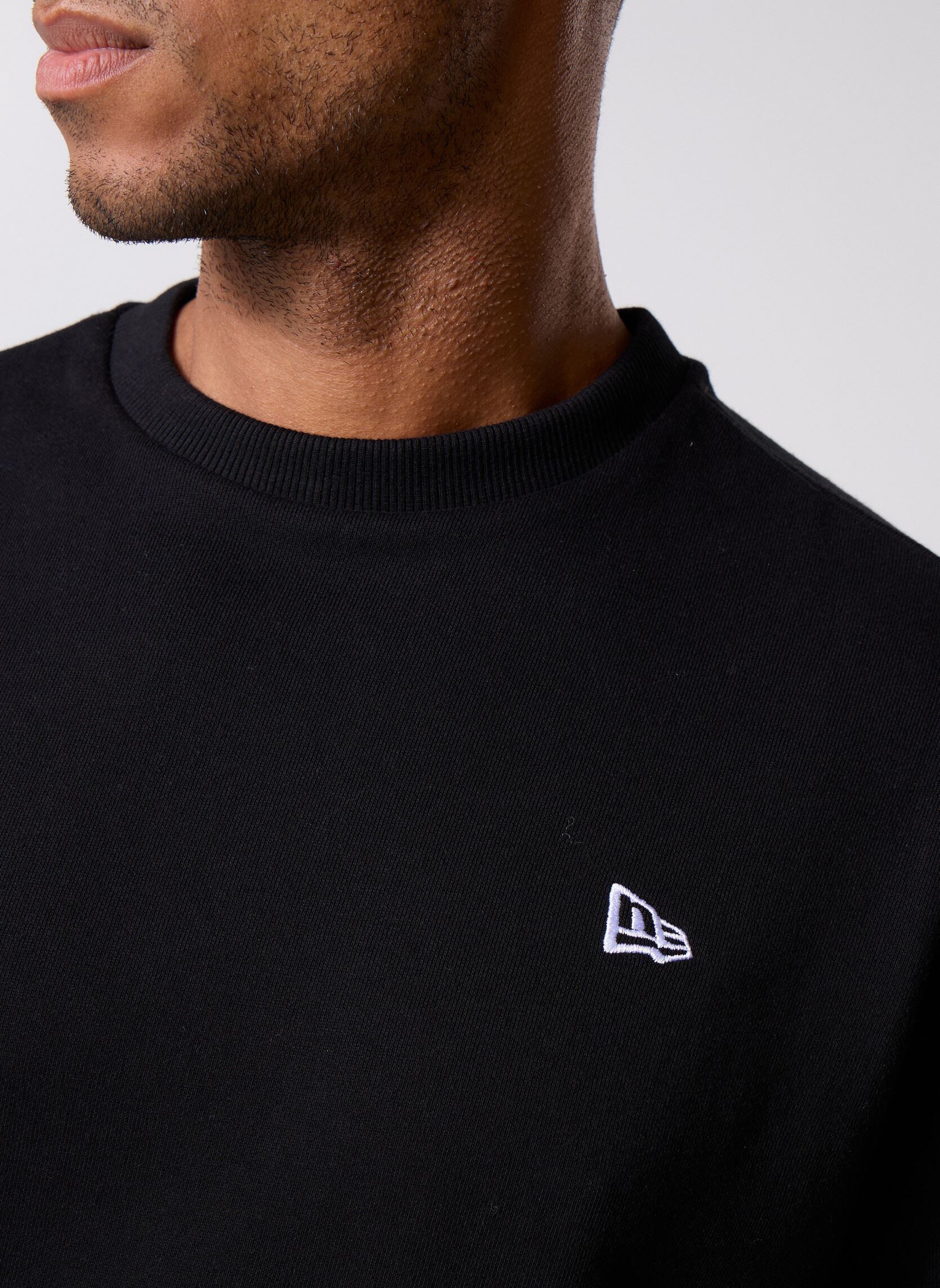 Sudaderas New Era Premium Essential Os Crew hombre negro New Era Sudaderas New Era Premium Essential Os Crew hombre negro NEW ERA BLK