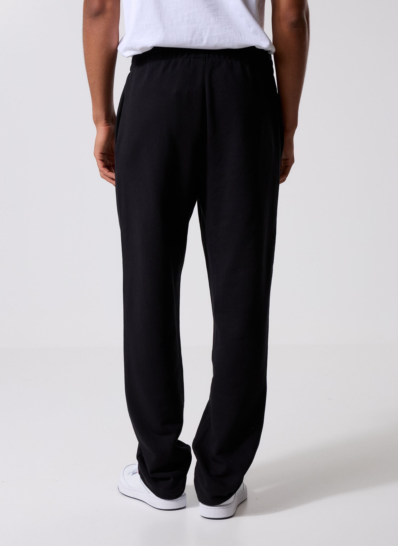 Joggings New Era Premium Essential Jogger homme noir New Era Joggings New Era Premium Essential Jogger homme noir New Era Blk