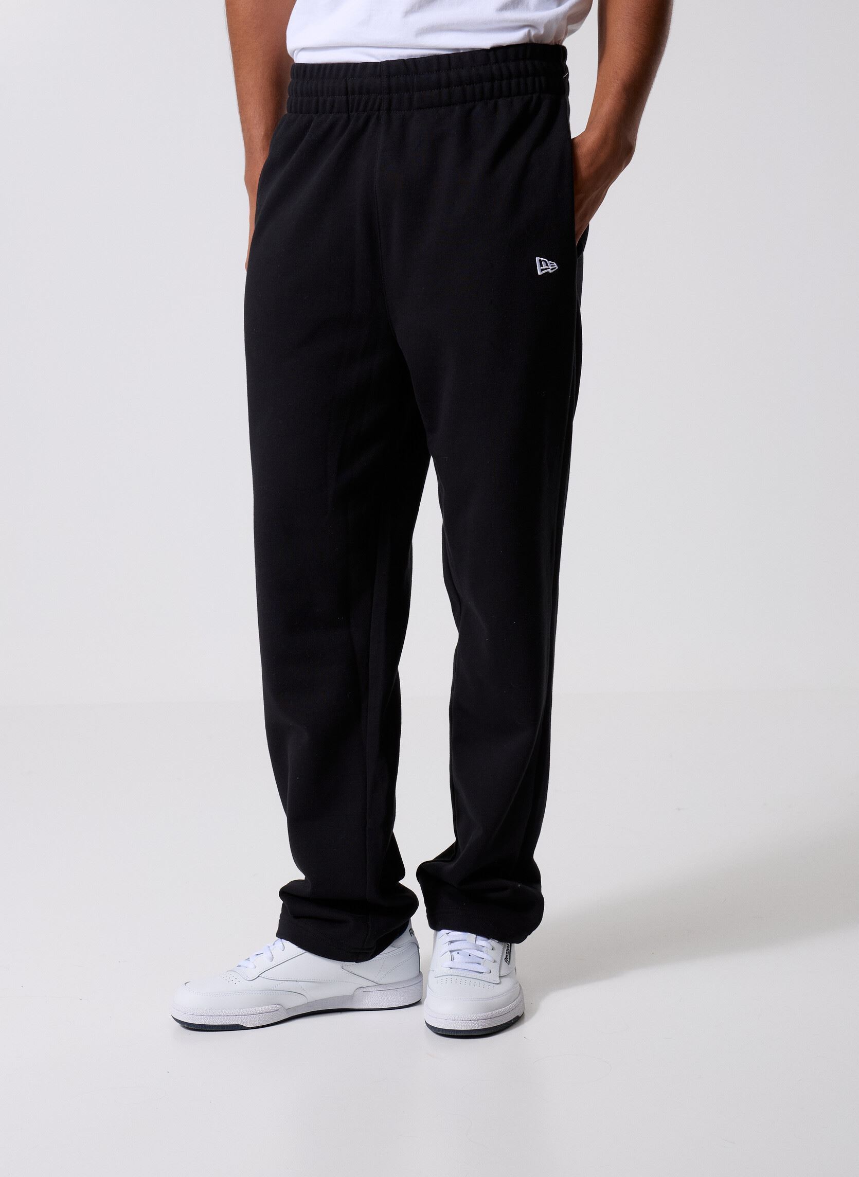 Joggings New Era Premium Essential Jogger homme noir New Era Joggings New Era Premium Essential Jogger homme noir New Era Blk