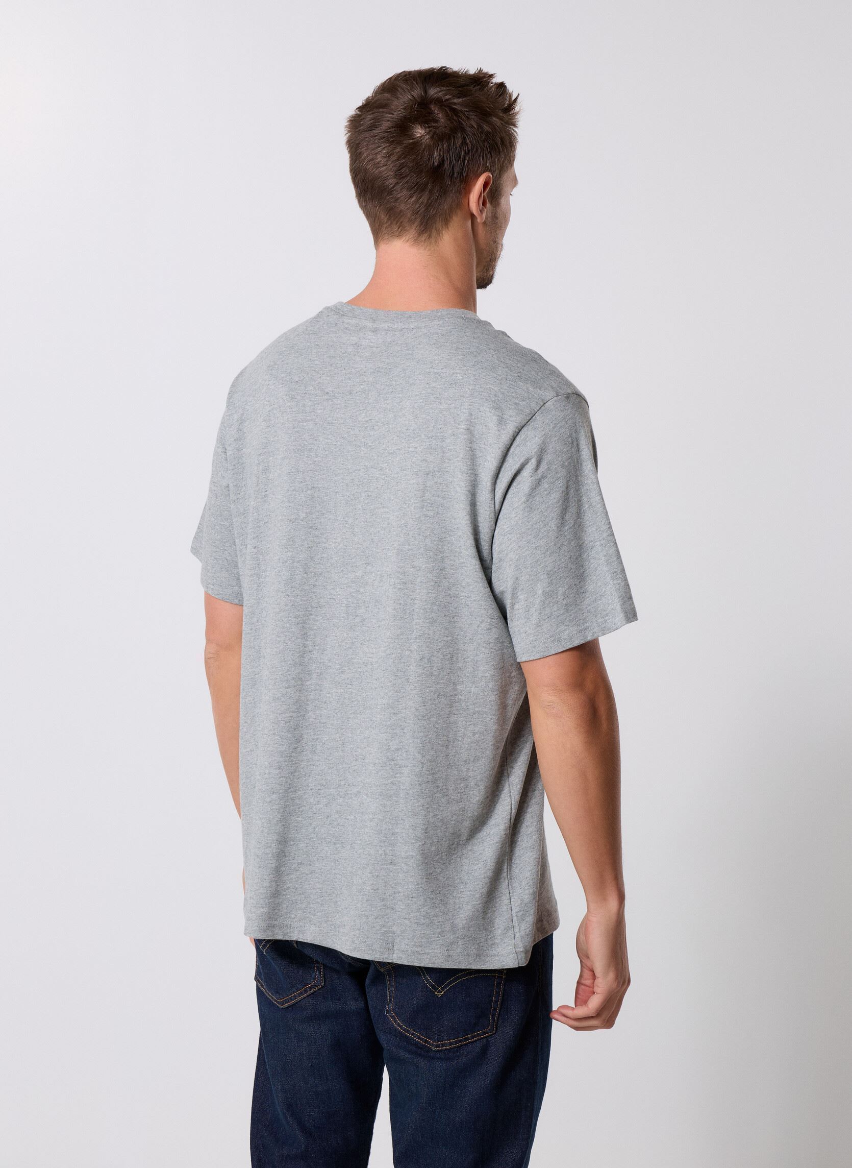 T-shirts met korte mouwen Core Chuck Patch Tee heren grijs Converse T-shirts met korte mouwen Core Chuck Patch Tee heren grijs Vintage Grey Heather Grey