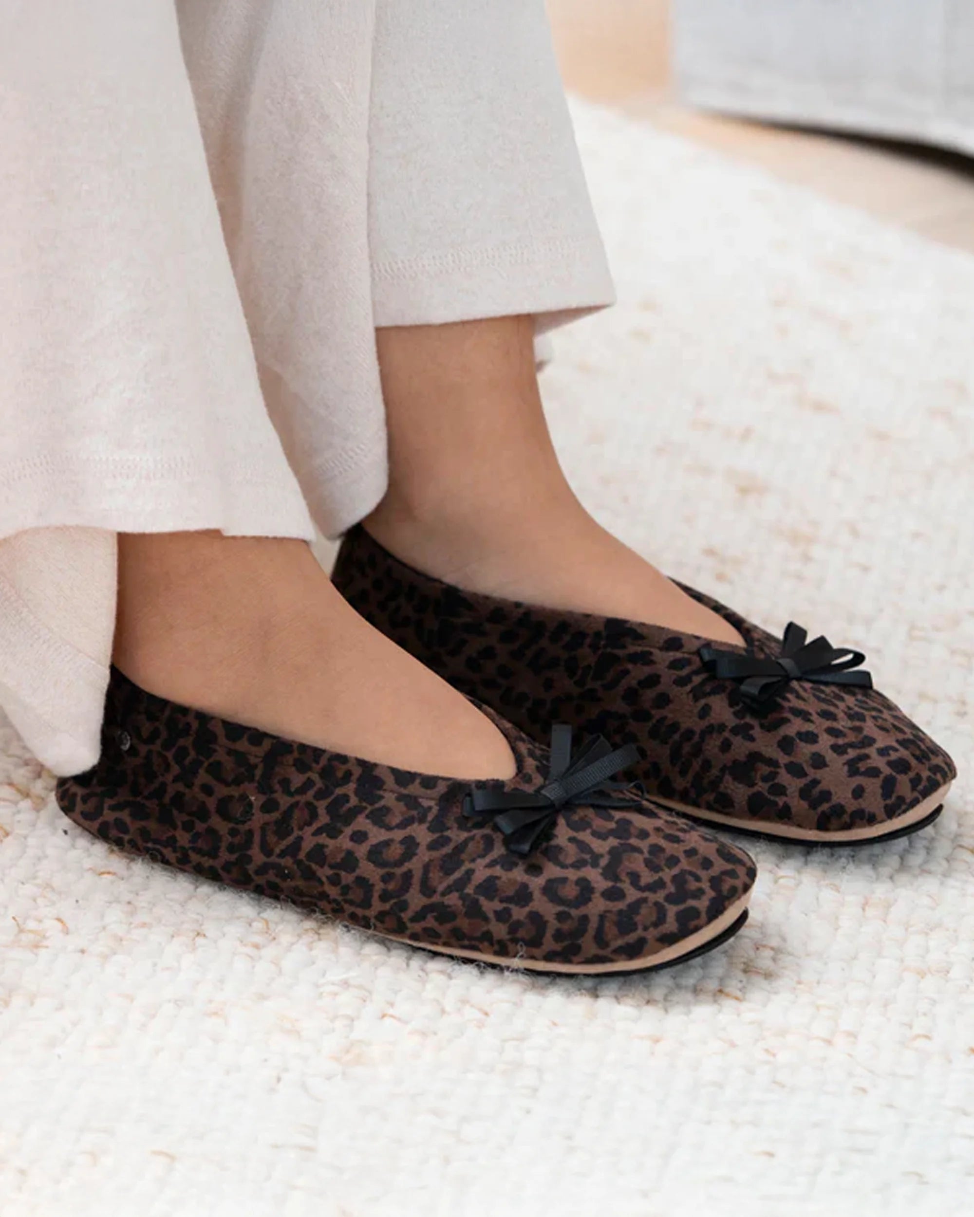 Chaussons Chaussons ballerines Femme Double nœud Sauge femme marron Isotoner Chaussons Chaussons ballerines Femme Double nœud Sauge femme marron Marron foncé