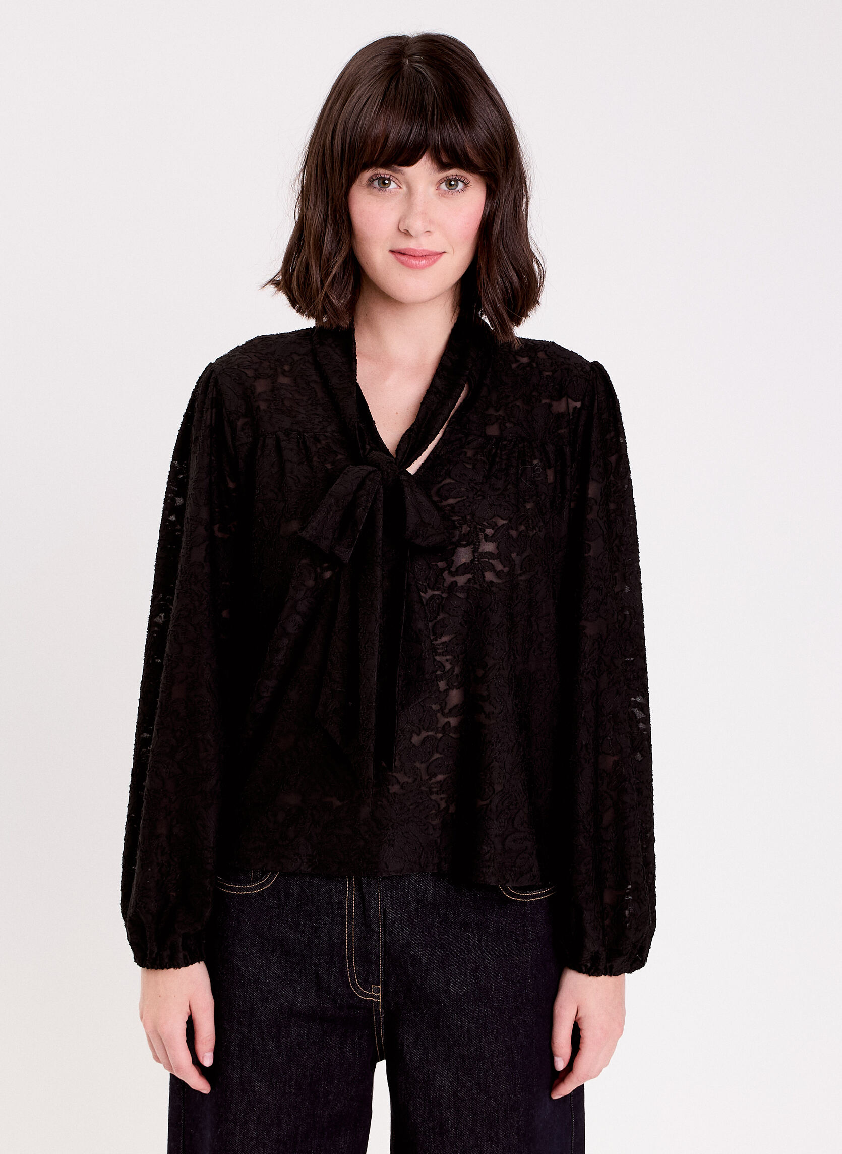 Robe noire a bretelles fluide et fantaisie métal taille 38 - Vêtements Robe noire a bretelles fluide et fantaisie métal taille 38 - Vêtements