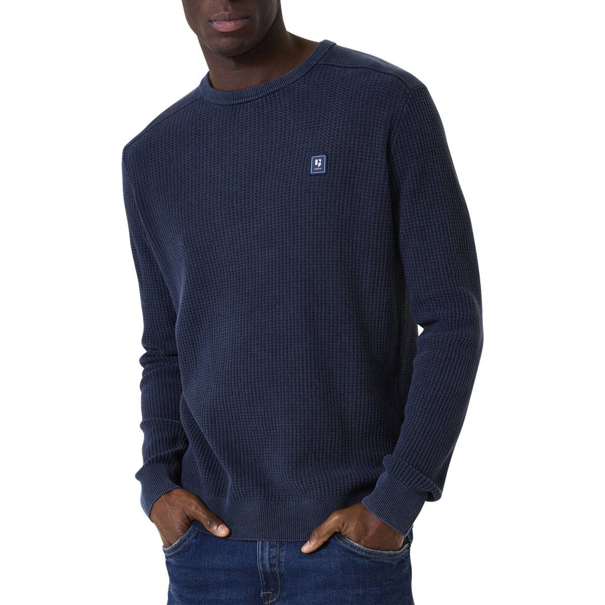 Pulls Pull en coton marine uni en maille tricotée avec patch de la marque homme bleu Garcia Pulls Pull en coton marine uni en maille tricotée avec patch de la marque homme bleu navy_blue