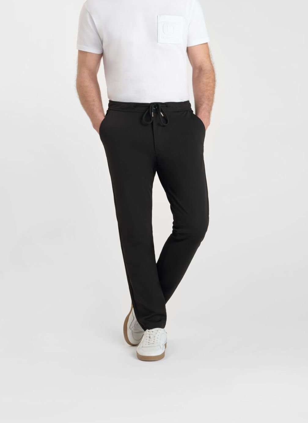 Pantalons droits Pantalon jogpant MALO Black homme noir Le temps des cerises Pantalons droits Pantalon jogpant MALO Black homme noir Noir