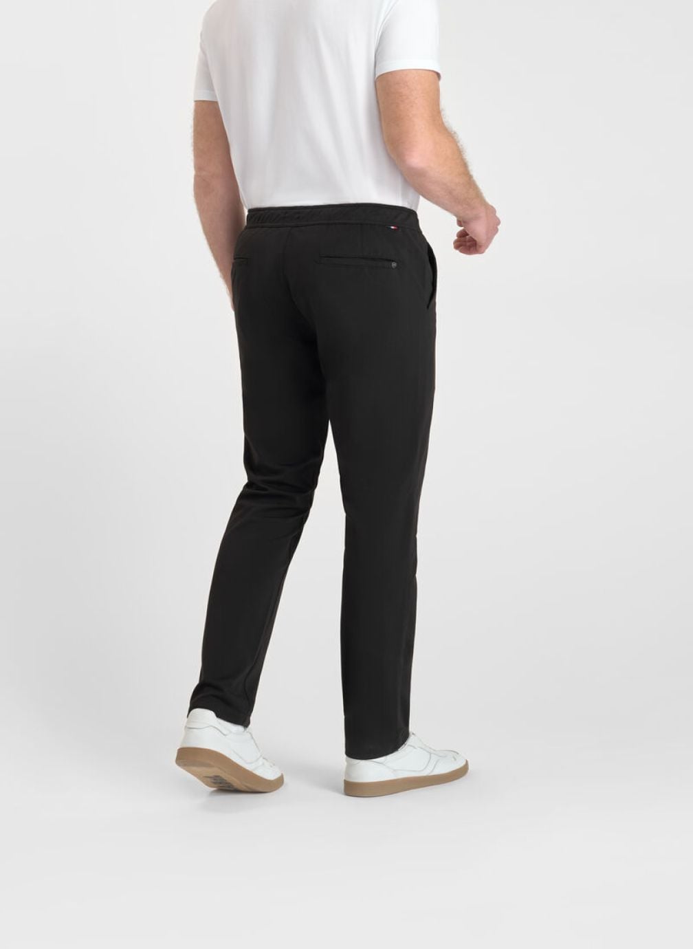 Pantalons droits Pantalon jogpant MALO Black homme noir Le temps des cerises Pantalons droits Pantalon jogpant MALO Black homme noir Noir