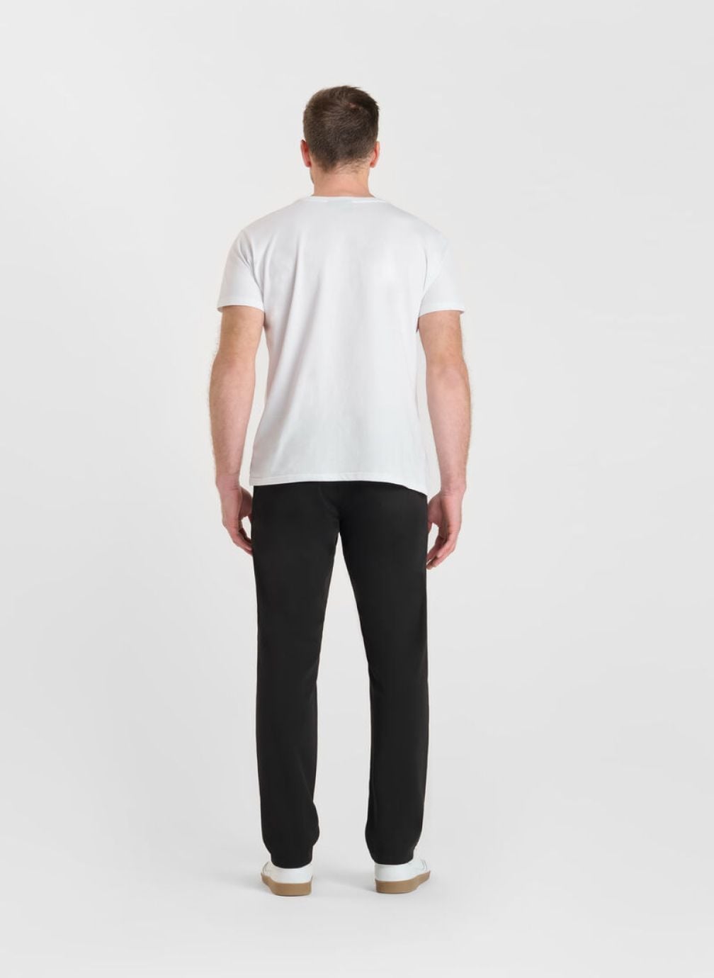 Pantalons droits Pantalon jogpant MALO Black homme noir Le temps des cerises Pantalons droits Pantalon jogpant MALO Black homme noir Noir
