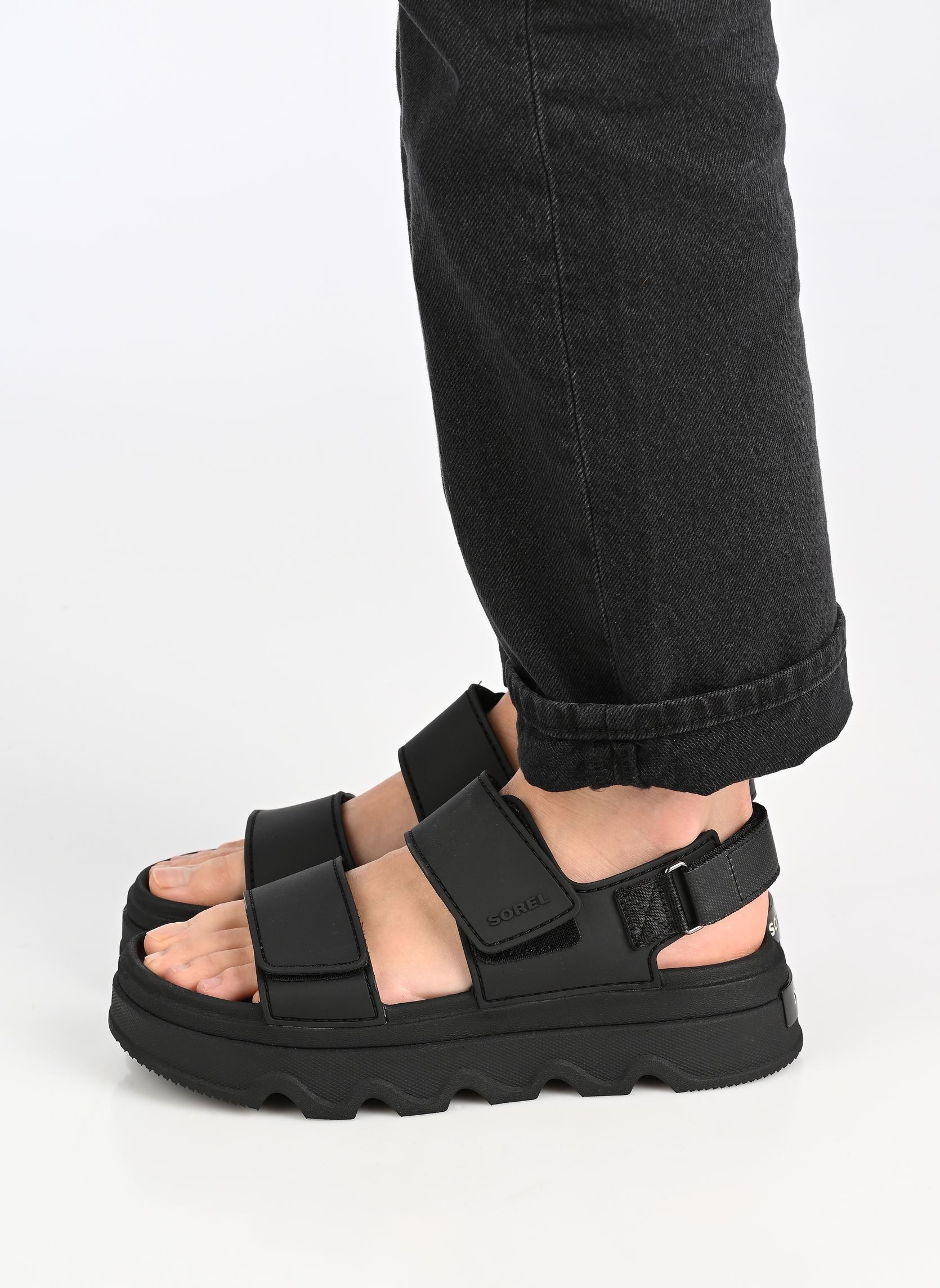 Sandales compensées et plateformes KINETIC SUNCHASE ANKLE STRAP femme noir Sorel Sandales compensées et plateformes KINETIC SUNCHASE ANKLE STRAP femme noir BLACK, SEA SALT