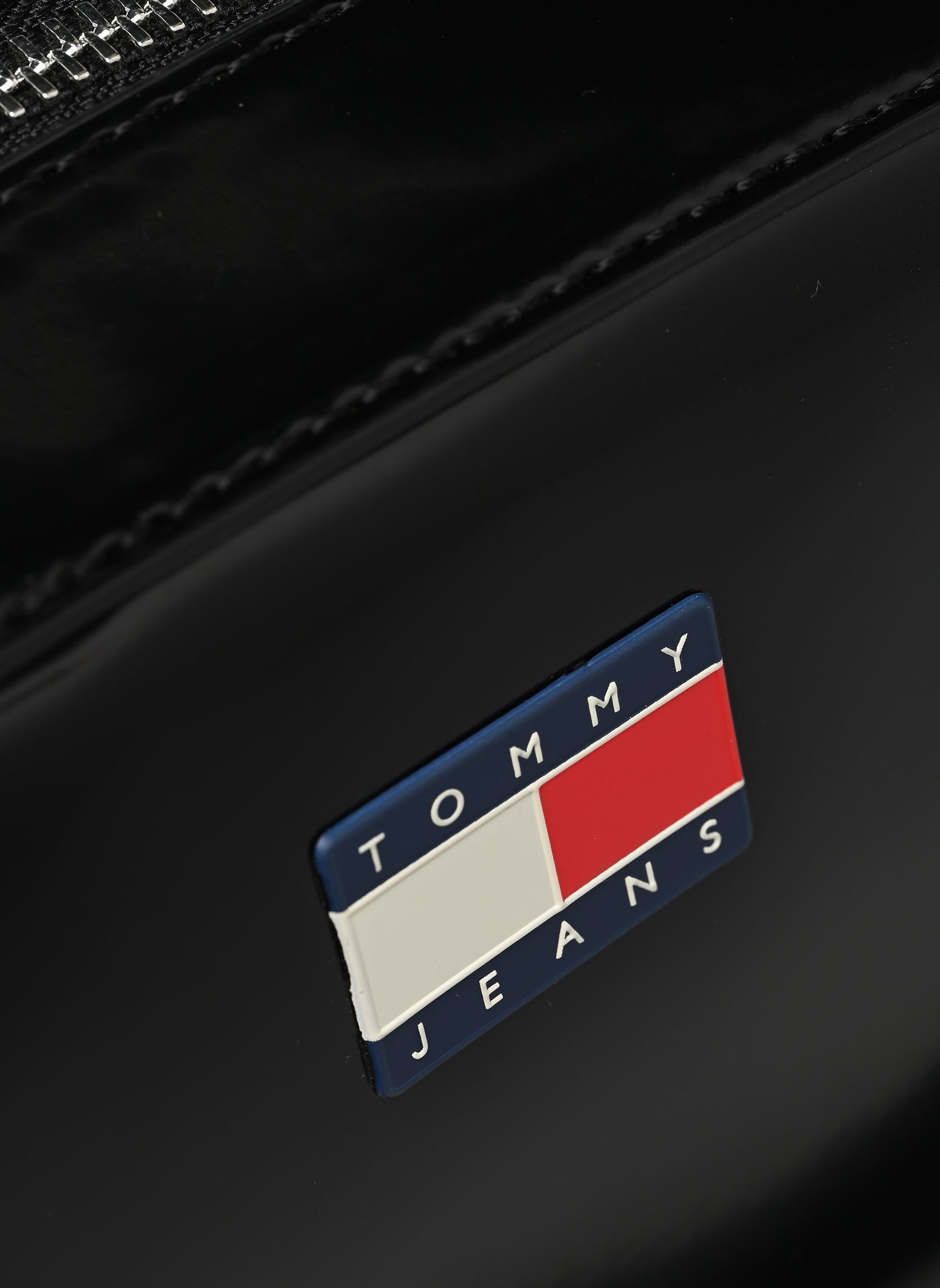 Schoudertassen TJW MUST CAMERA BAG NEW dames zwart Tommy Hilfiger Schoudertassen TJW MUST CAMERA BAG NEW dames zwart BLACK