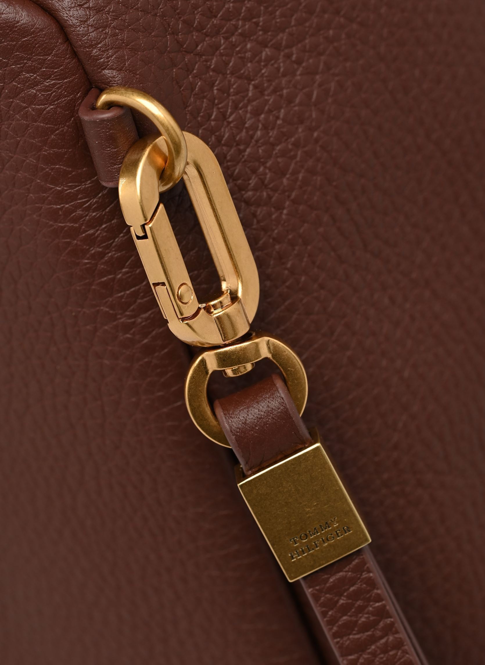 Schoudertassen CITY LEATHER SHOULDER BAG dames bruin Tommy Hilfiger Schoudertassen CITY LEATHER SHOULDER BAG dames bruin RICH WALNUT