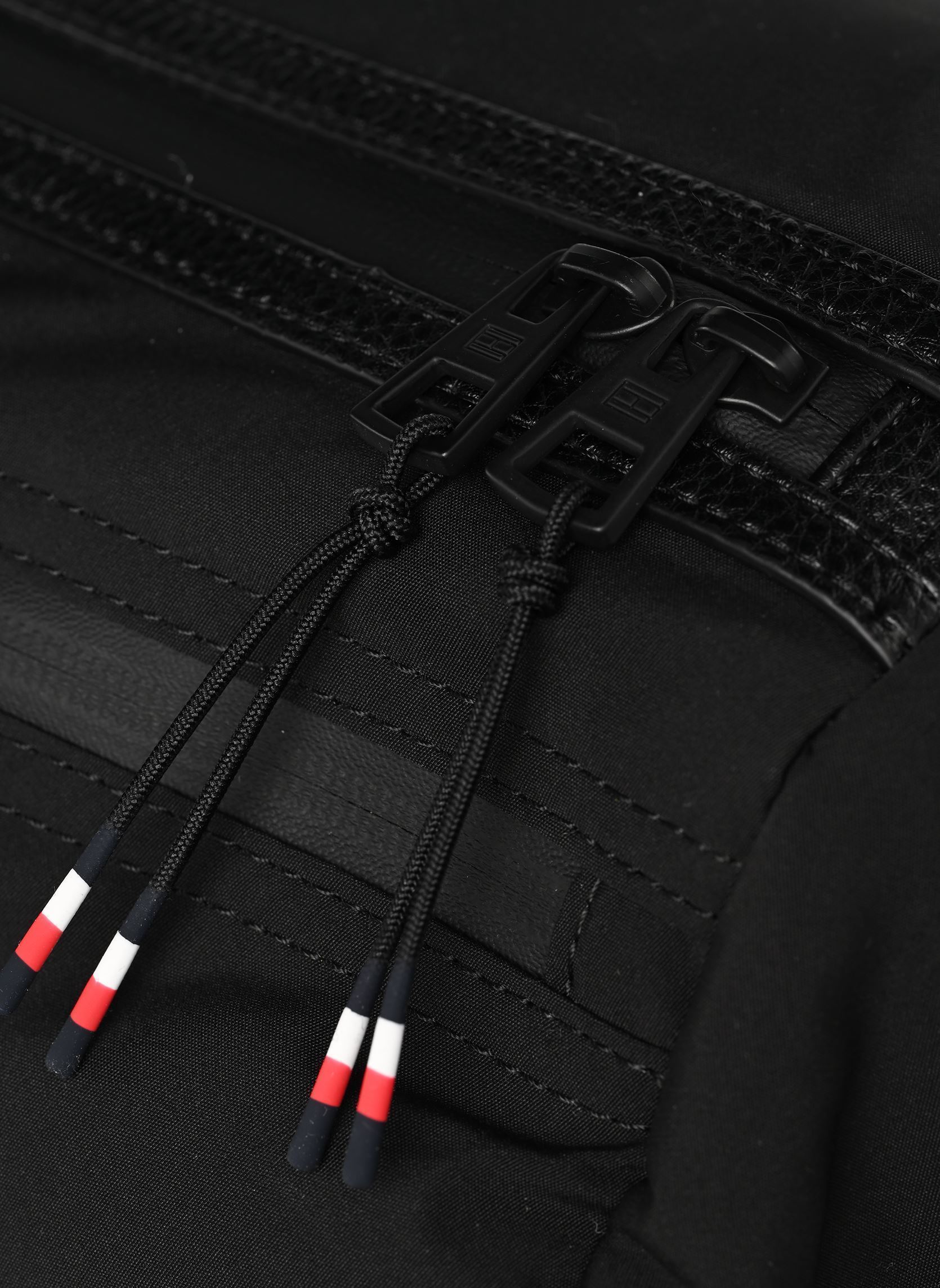 Sacs de voyage TH TRAVEL DUFFLE homme noir Tommy Hilfiger Sacs de voyage TH TRAVEL DUFFLE homme noir BLACK