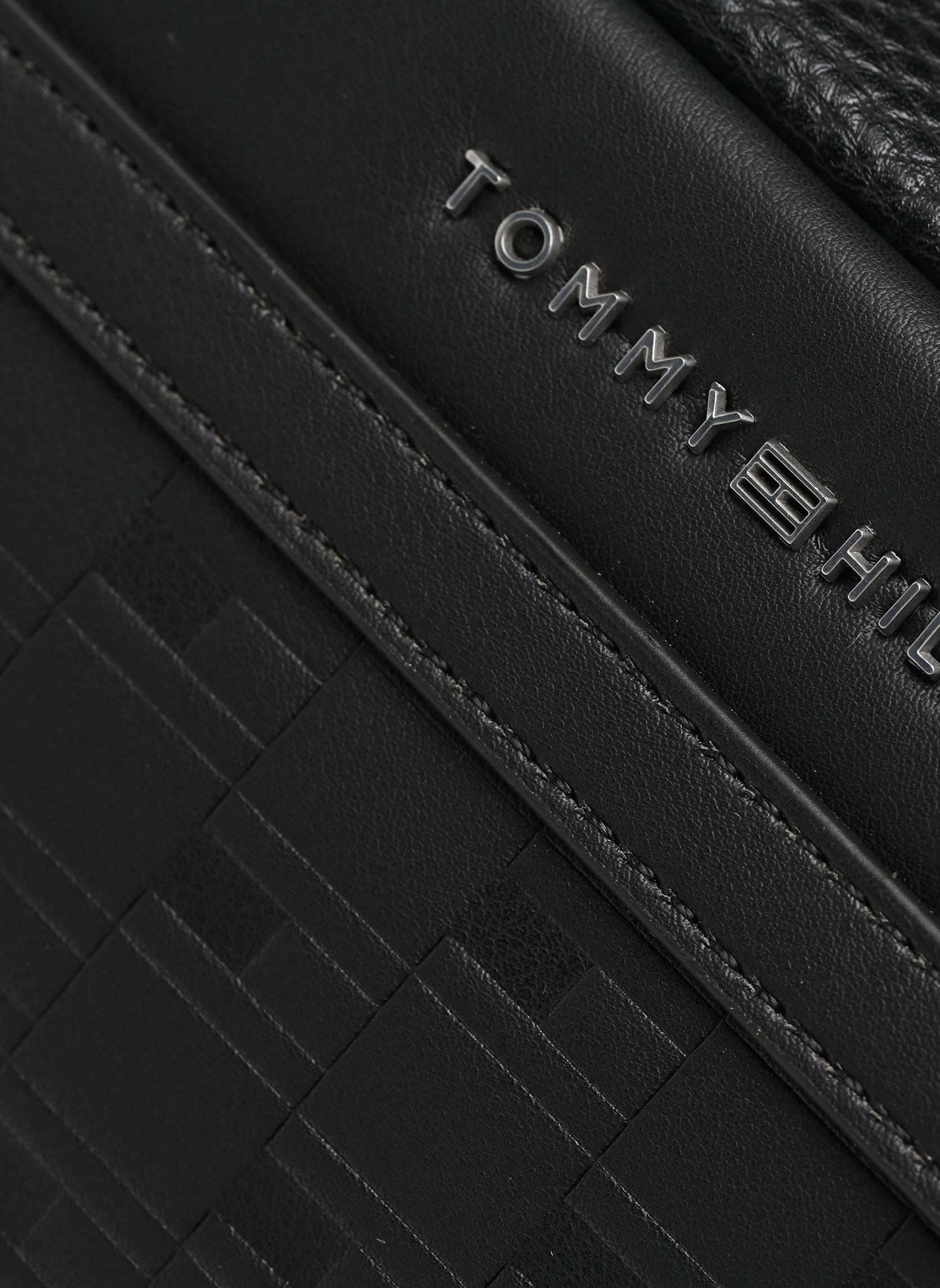Kulturbeutel TH MODERN WASHBAG herren schwarz Tommy Hilfiger Kulturbeutel TH MODERN WASHBAG herren schwarz BLACK