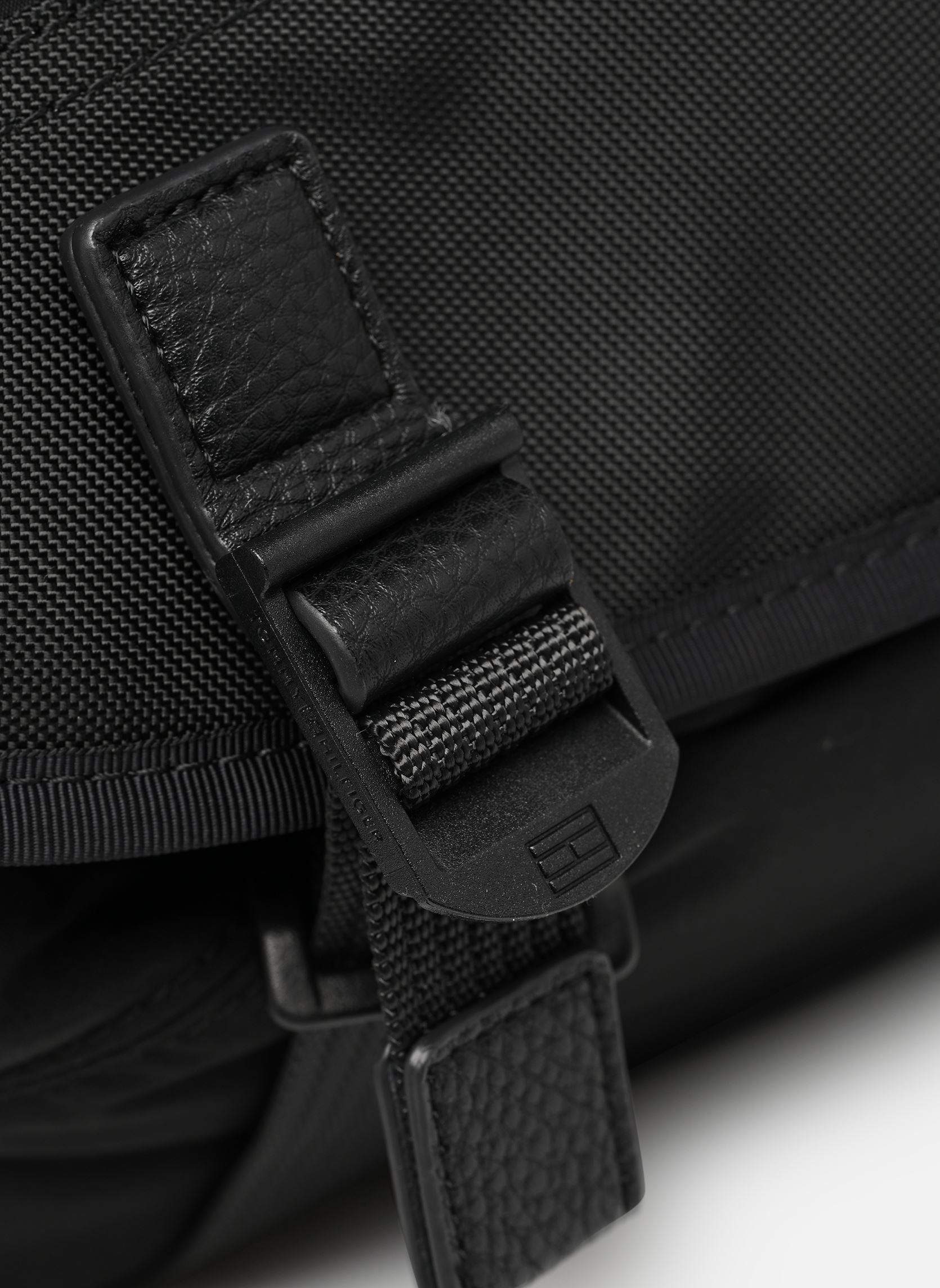 computertas TH TRAVEL MESSENGER heren zwart Tommy Hilfiger computertas TH TRAVEL MESSENGER heren zwart BLACK