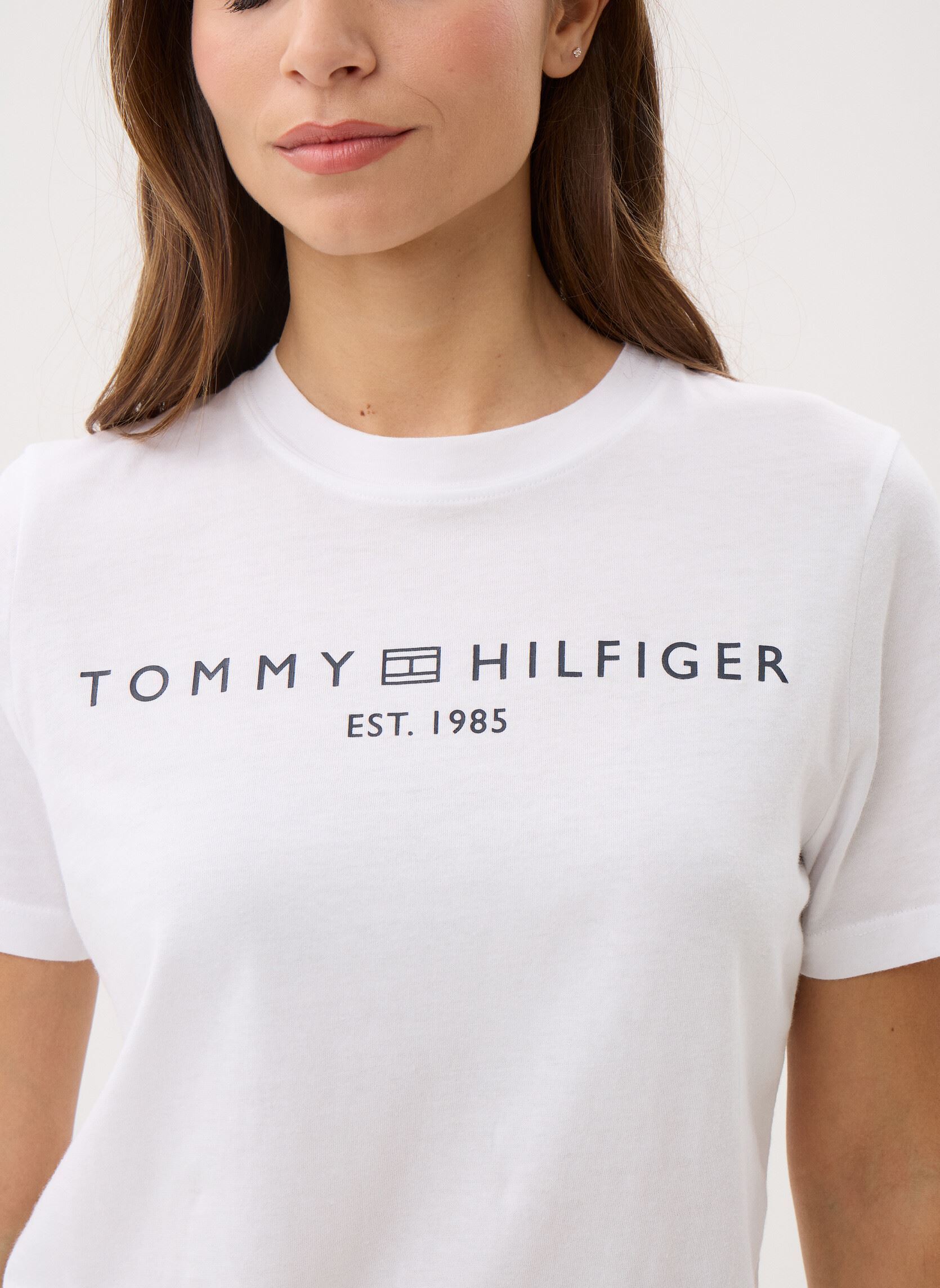 T-shirts met korte mouwen Reg Corp Logo C-Nk S dames wit Tommy Hilfiger T-shirts met korte mouwen Reg Corp Logo C-Nk S dames wit TH OPTIC WHITE