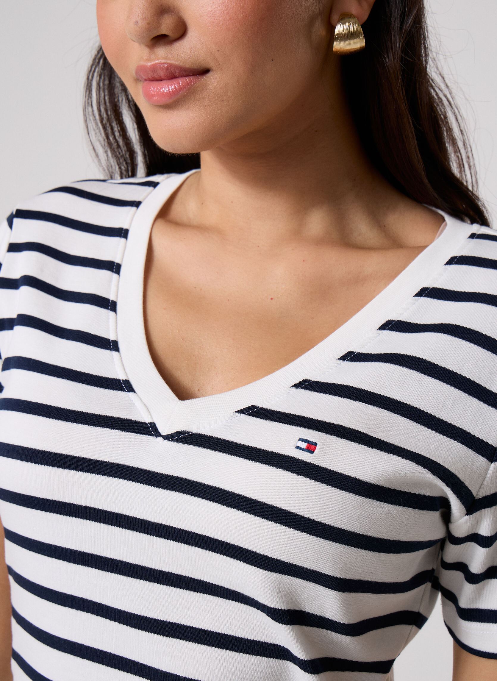 T-shirts met korte mouwen Slim Cody V-Nk Ss dames blauw Tommy Hilfiger T-shirts met korte mouwen Slim Cody V-Nk Ss dames blauw Breton/ Ecu/ Dark Night Navy