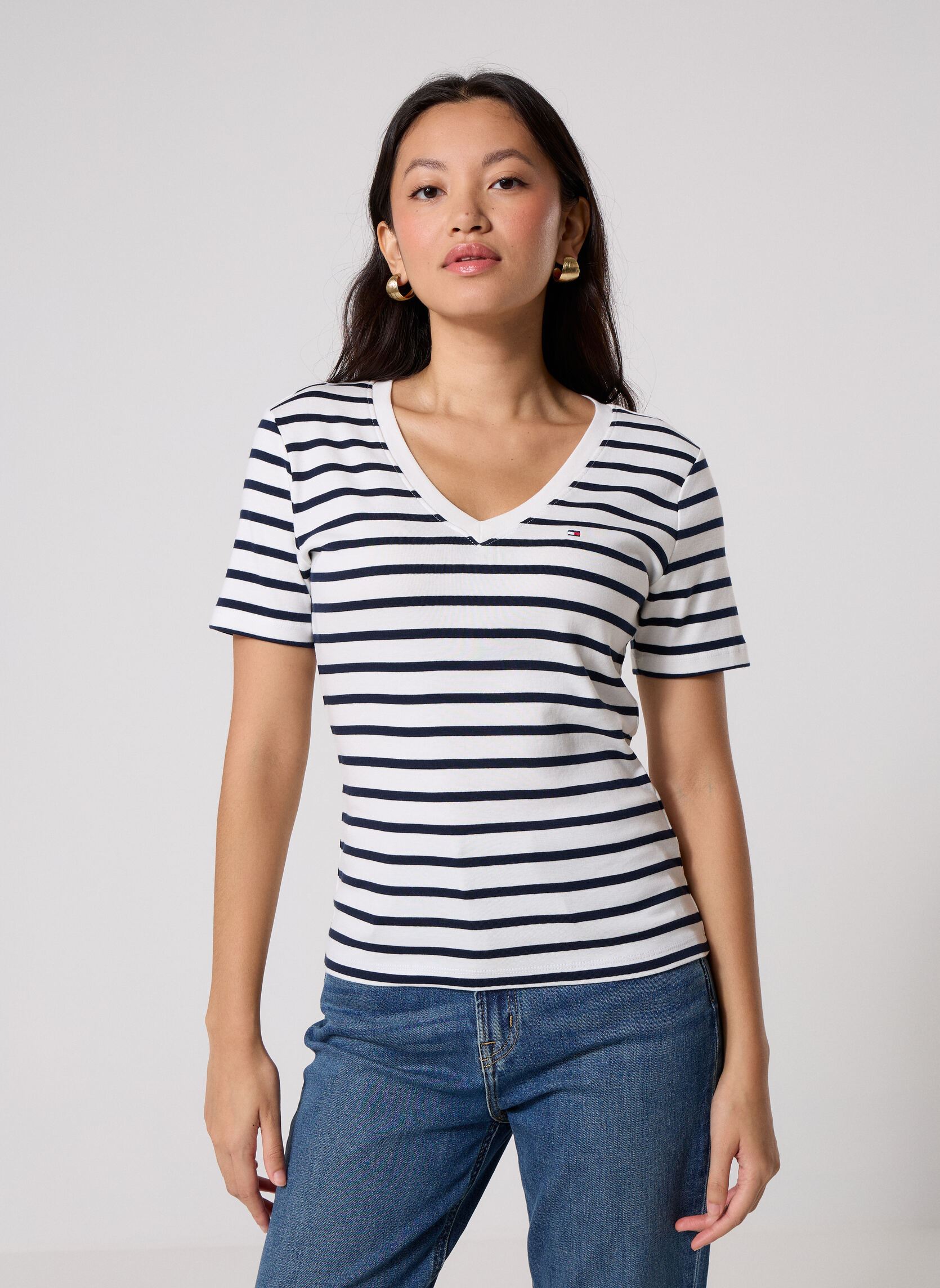 T-shirts met korte mouwen Slim Cody V-Nk Ss dames blauw Tommy Hilfiger T-shirts met korte mouwen Slim Cody V-Nk Ss dames blauw Breton/ Ecu/ Dark Night Navy