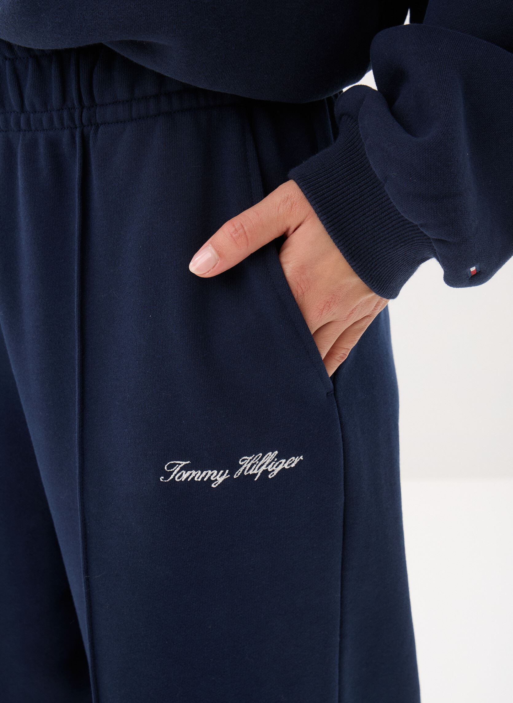 Trainingsbroeken Gold Btn Script Flee WW0WW48784C1G dames blauw Tommy Hilfiger Trainingsbroeken Gold Btn Script Flee WW0WW48784C1G dames blauw DARK NIGHT NAVY