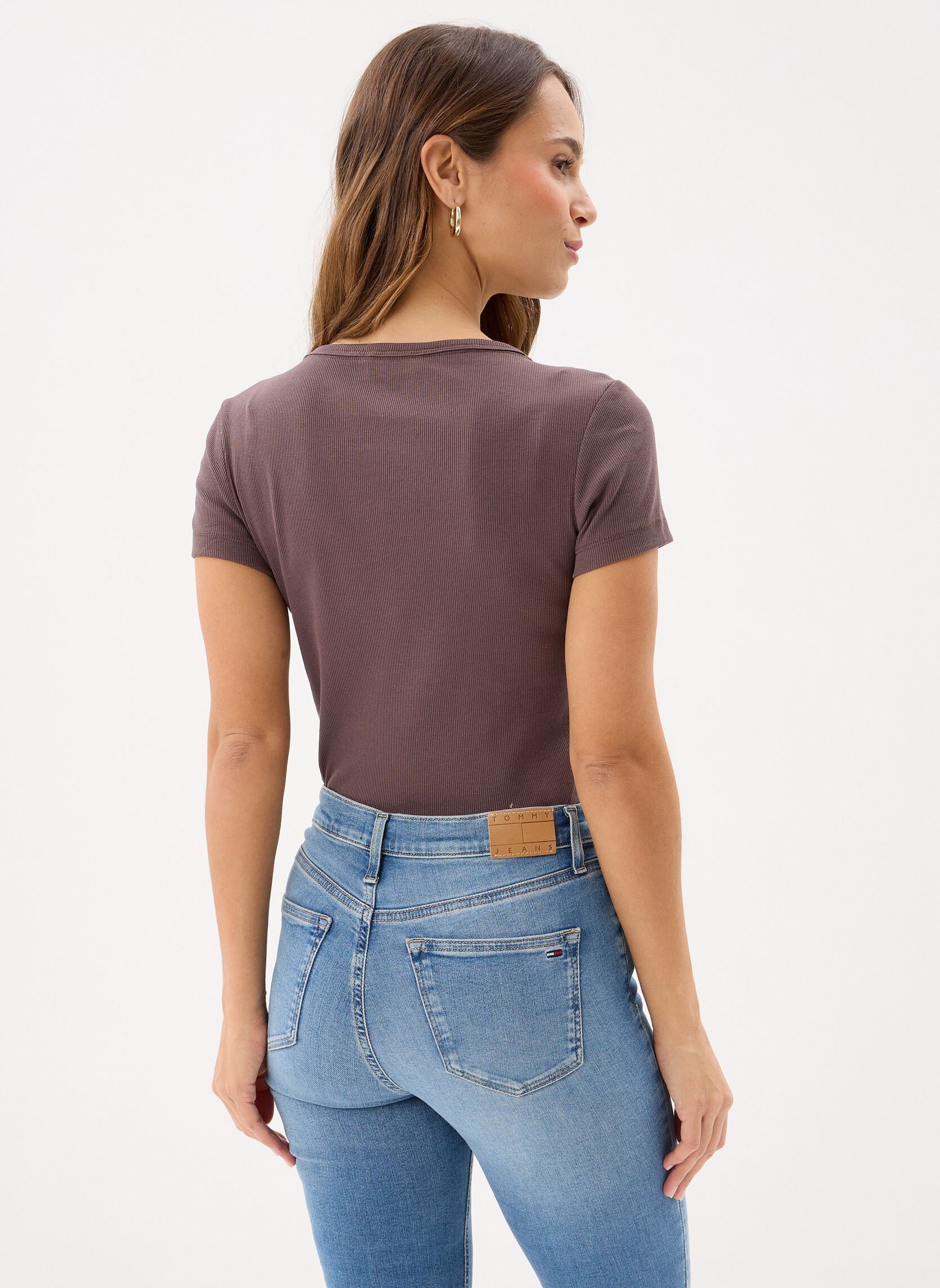 Tee-shirts manches courtes Tjw Slim Essential R DW0DW17385GW1 femme marron Tommy Jeans Tee-shirts manches courtes Tjw Slim Essential R DW0DW17385GW1 femme marron BLACK WALNUT