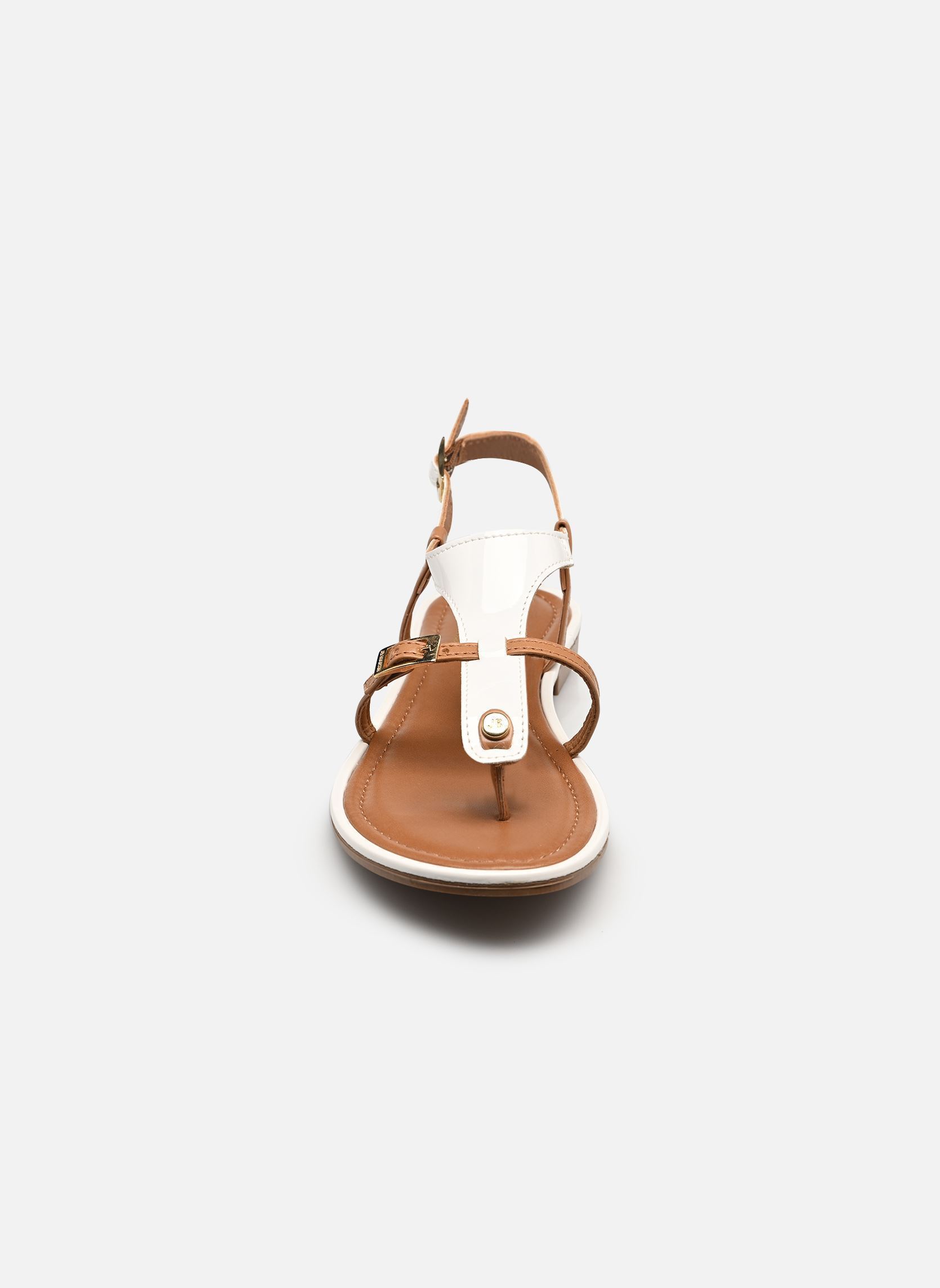 Sandales plates DUMELIA femme blanc JB Martin Sandales plates DUMELIA femme blanc VERNIS BLANC / NAPPA CAMEL