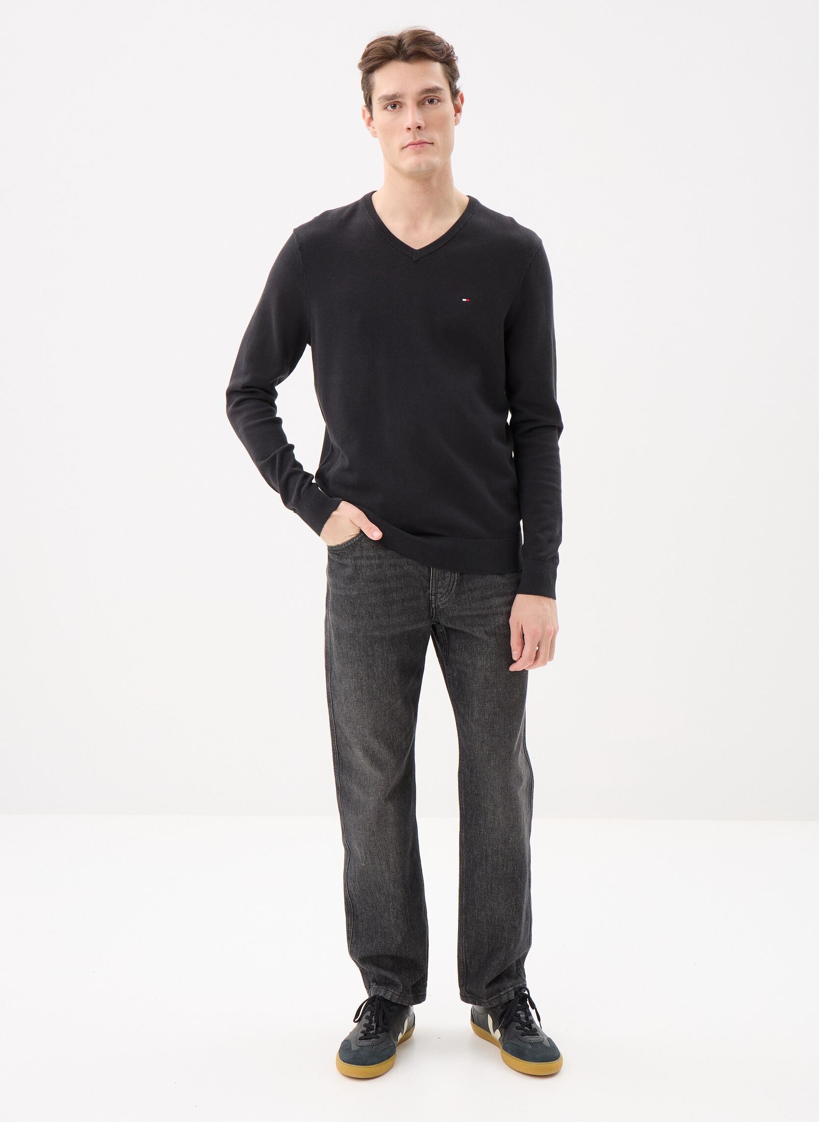 Truien Essential Cotton V N heren zwart Tommy Hilfiger Truien Essential Cotton V N heren zwart BLACK