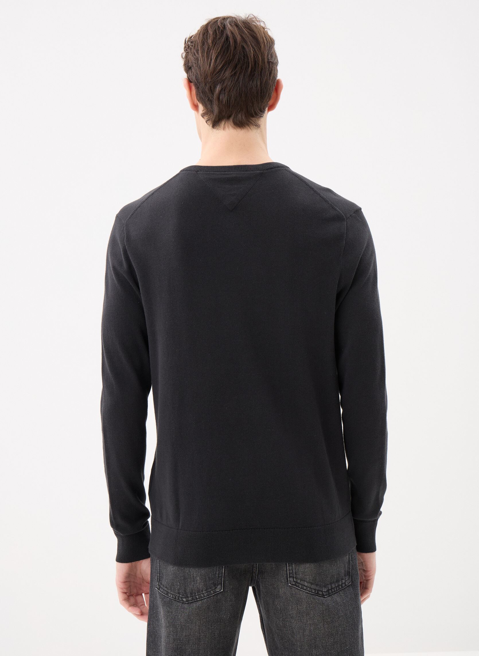 Truien Essential Cotton V N heren zwart Tommy Hilfiger Truien Essential Cotton V N heren zwart BLACK