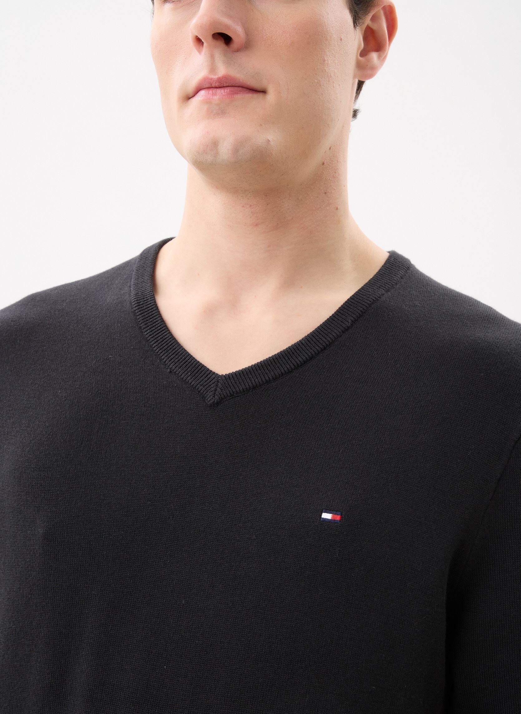 Truien Essential Cotton V N heren zwart Tommy Hilfiger Truien Essential Cotton V N heren zwart BLACK