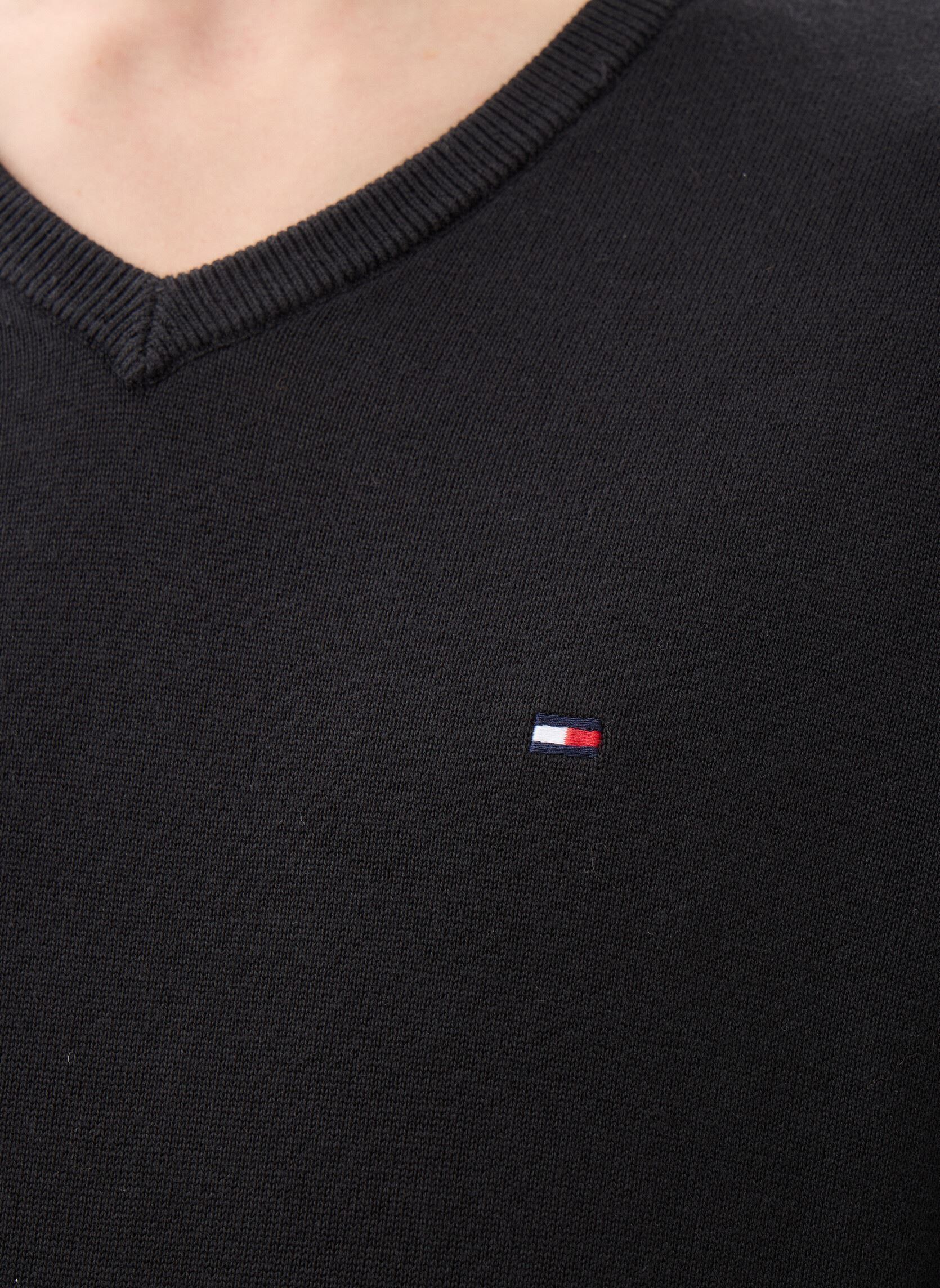 Truien Essential Cotton V N heren zwart Tommy Hilfiger Truien Essential Cotton V N heren zwart BLACK