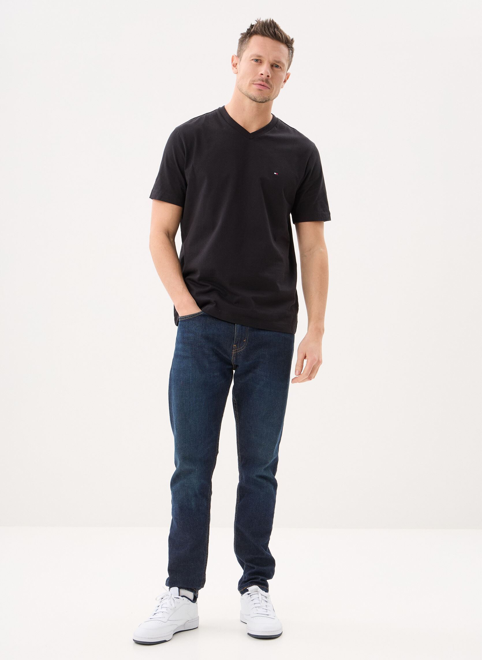 Tee-shirts manches courtes Essential V-Neck Tee homme noir Tommy Hilfiger Tee-shirts manches courtes Essential V-Neck Tee homme noir BLACK